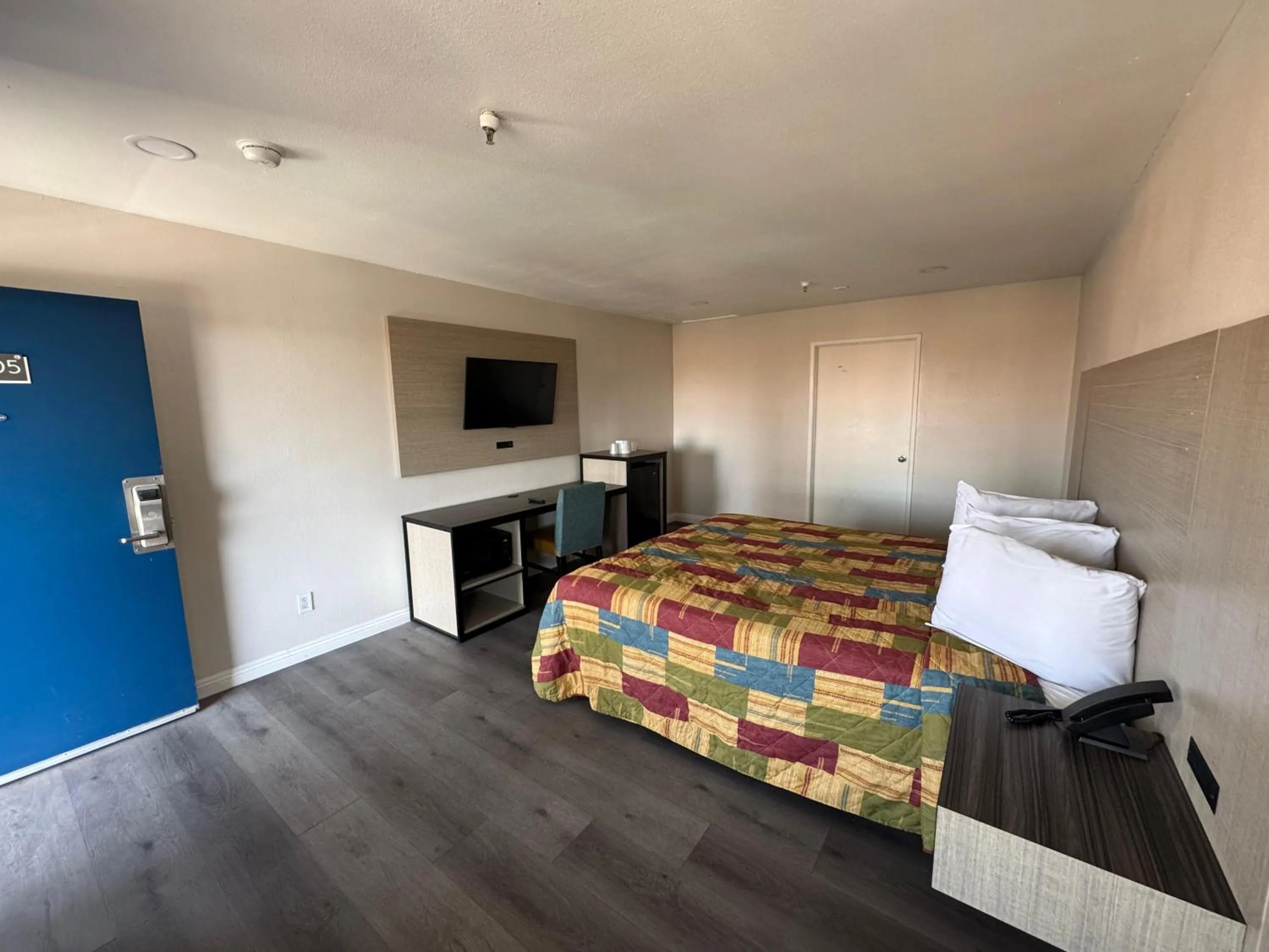 TV and multimedia, Bed in Five Star Inn