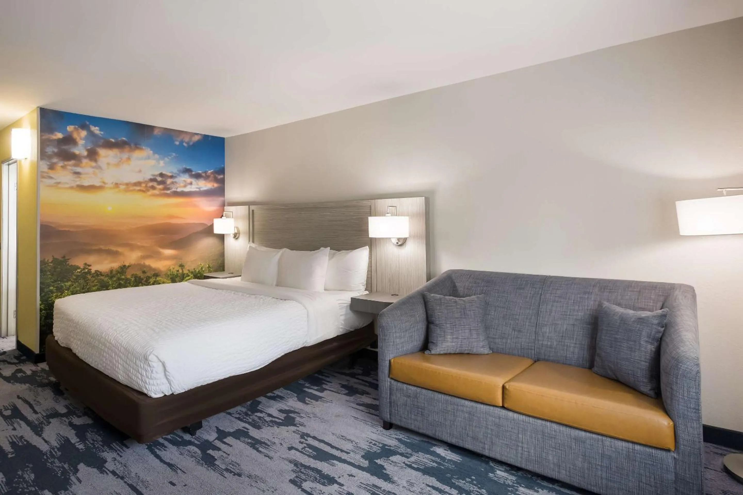 Bedroom, Bed in Clarion Pointe Sylva near Cherokee Area