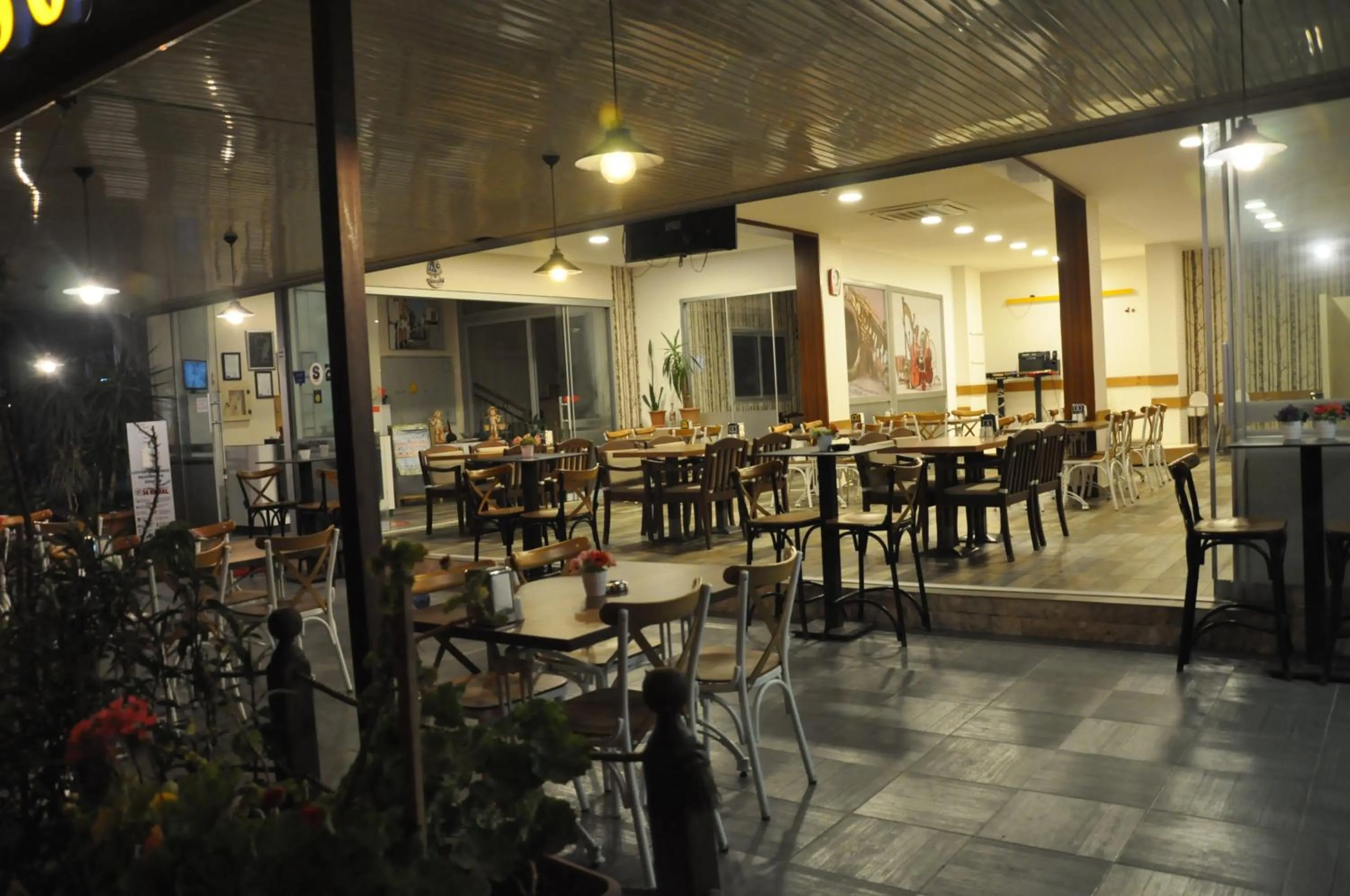 Food and drinks in Neoss Boutique Hotel