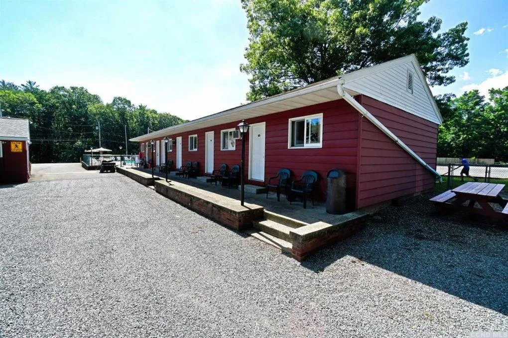 Property building in Red Ranch Inn