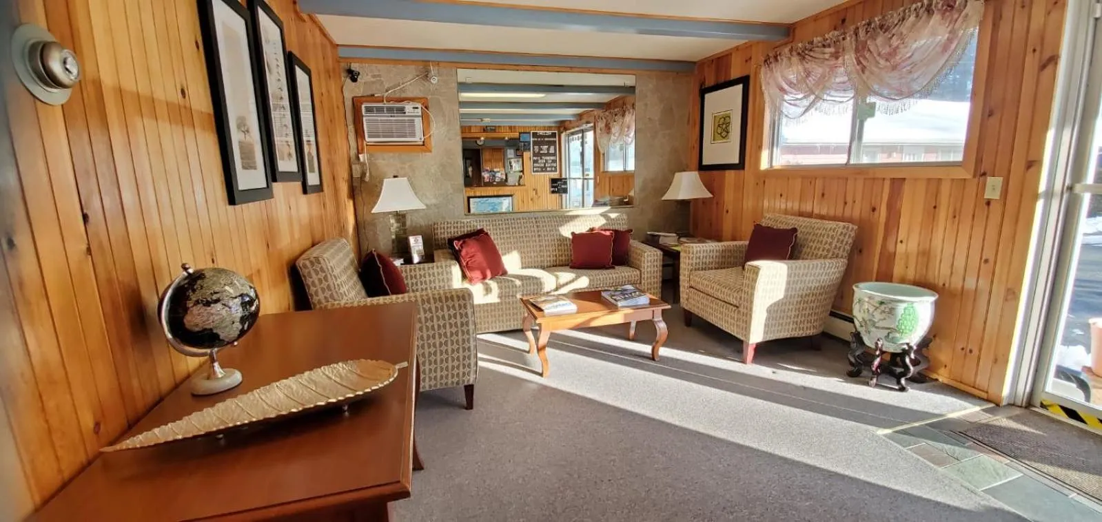 Lobby or reception in Red Ranch Inn