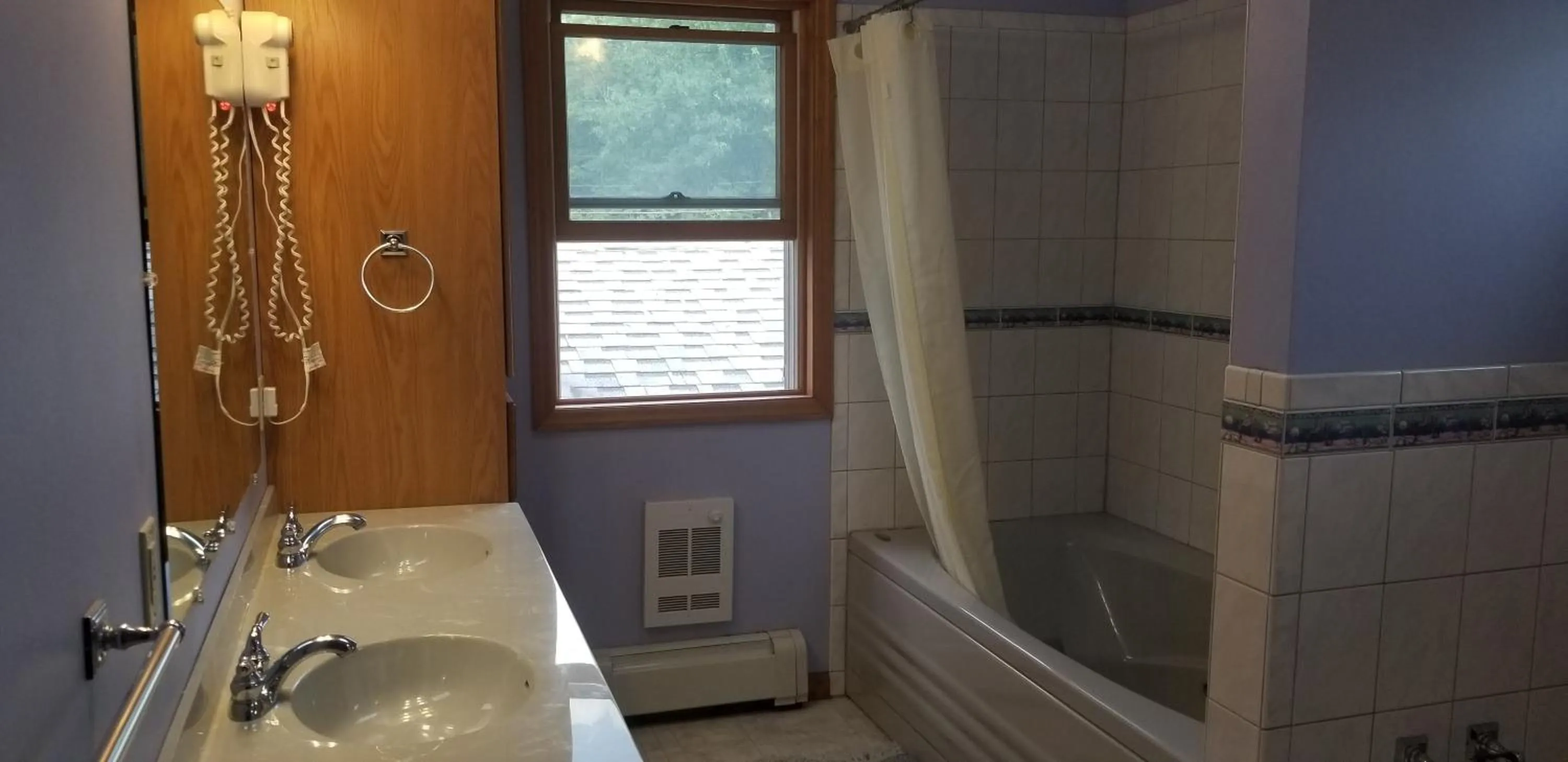 Bathroom in Red Ranch Inn