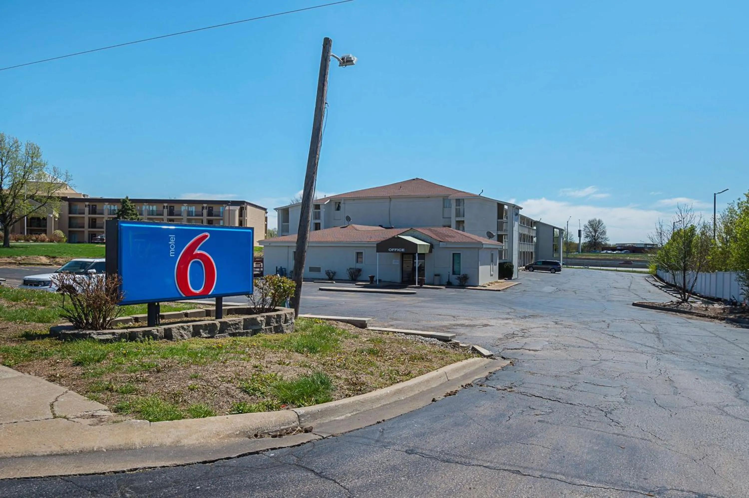 Property building in Motel 6-Blue Springs, MO