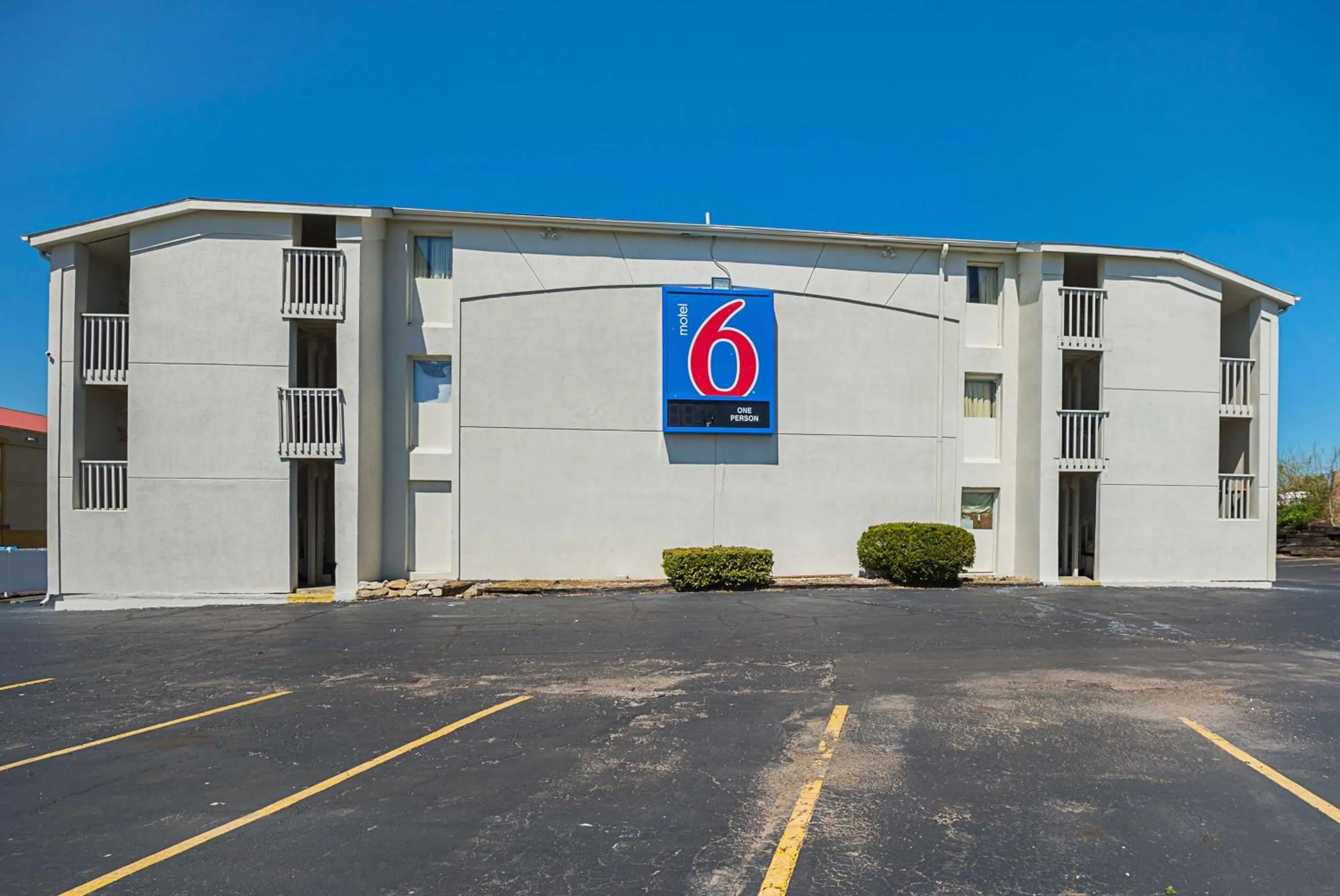 Property building in Motel 6-Blue Springs, MO