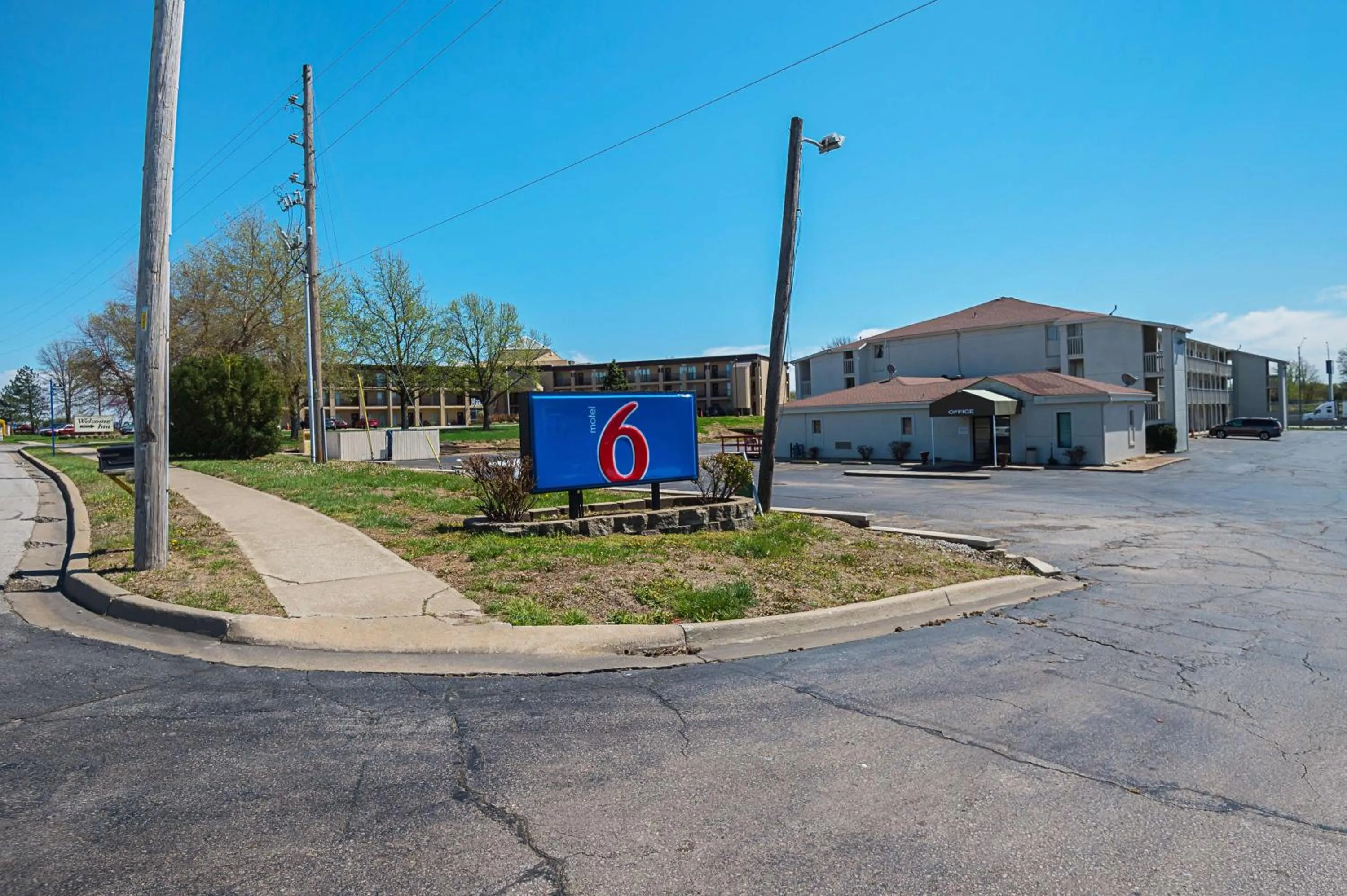 Property building in Motel 6-Blue Springs, MO
