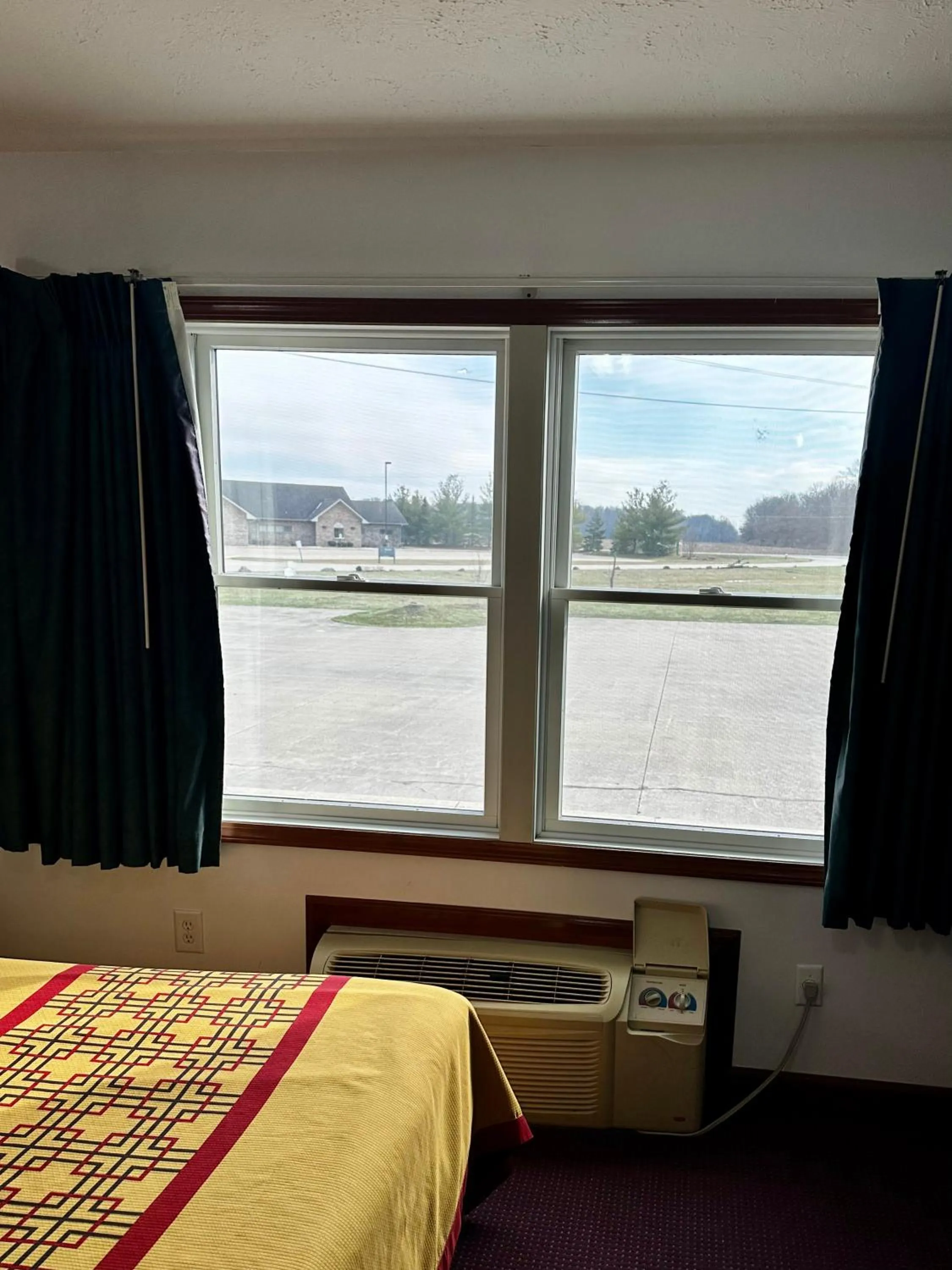 Bedroom, Bed in Attica Inn