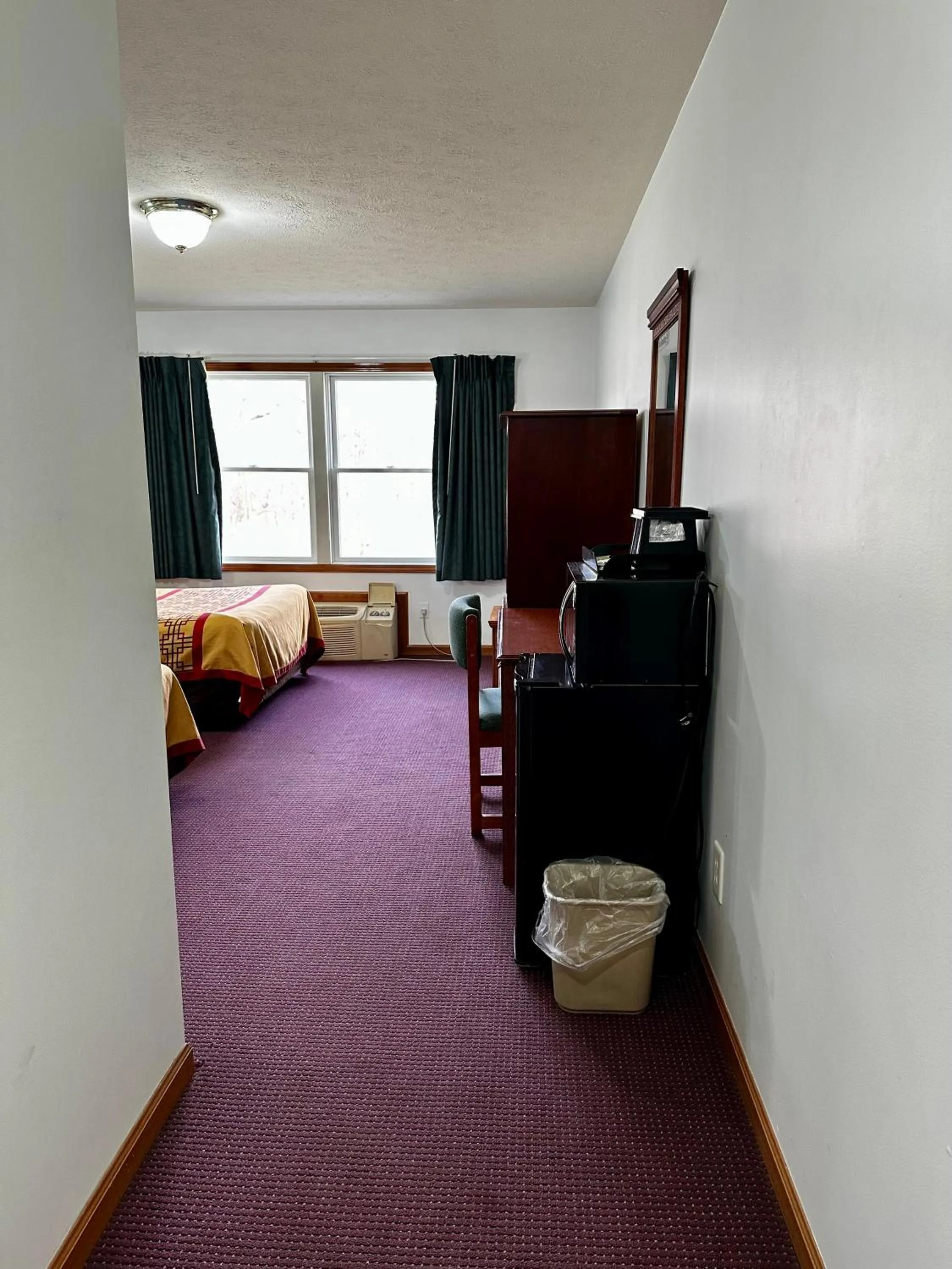 Bedroom, Bed in Attica Inn