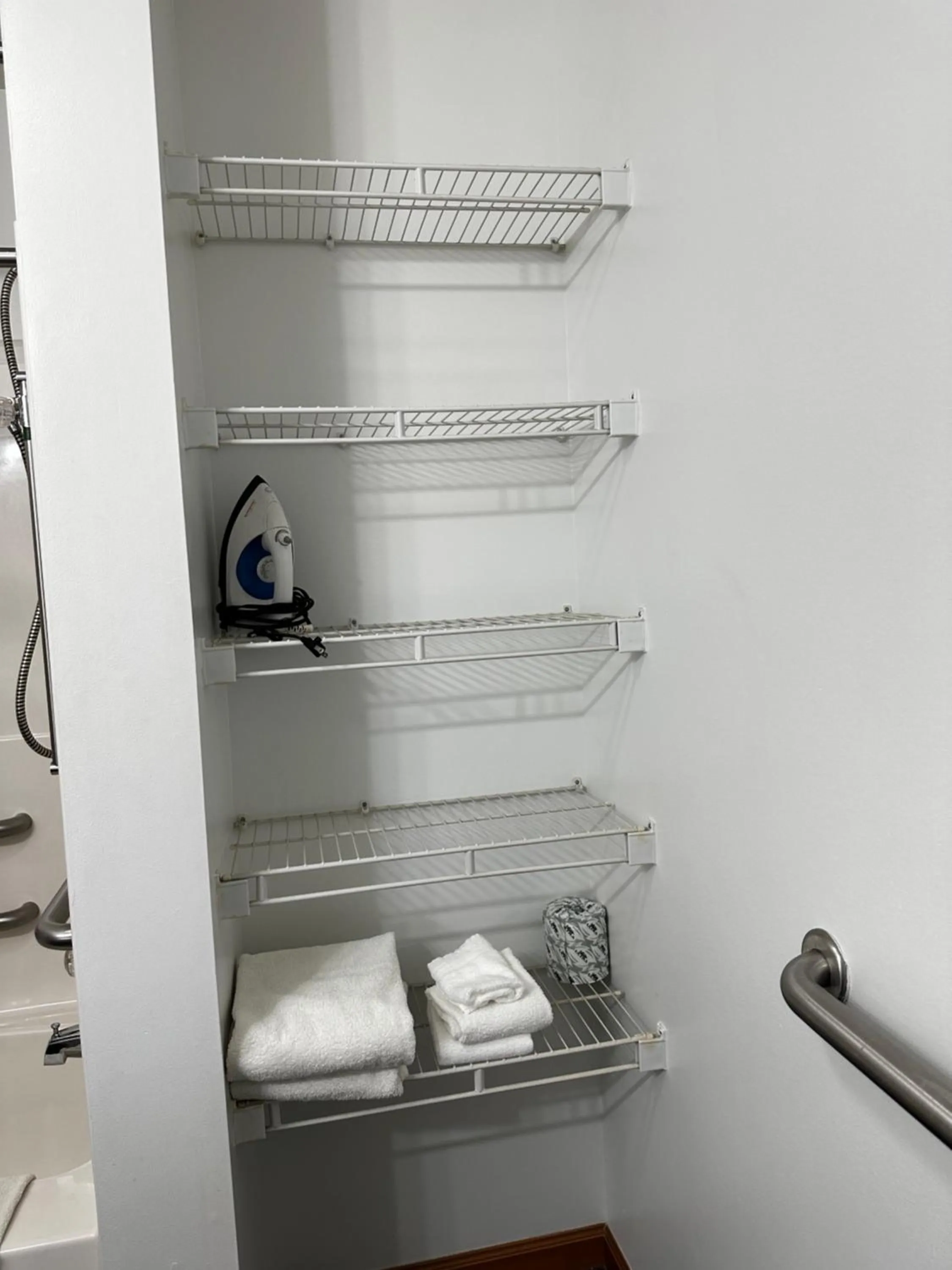 furniture in Attica Inn