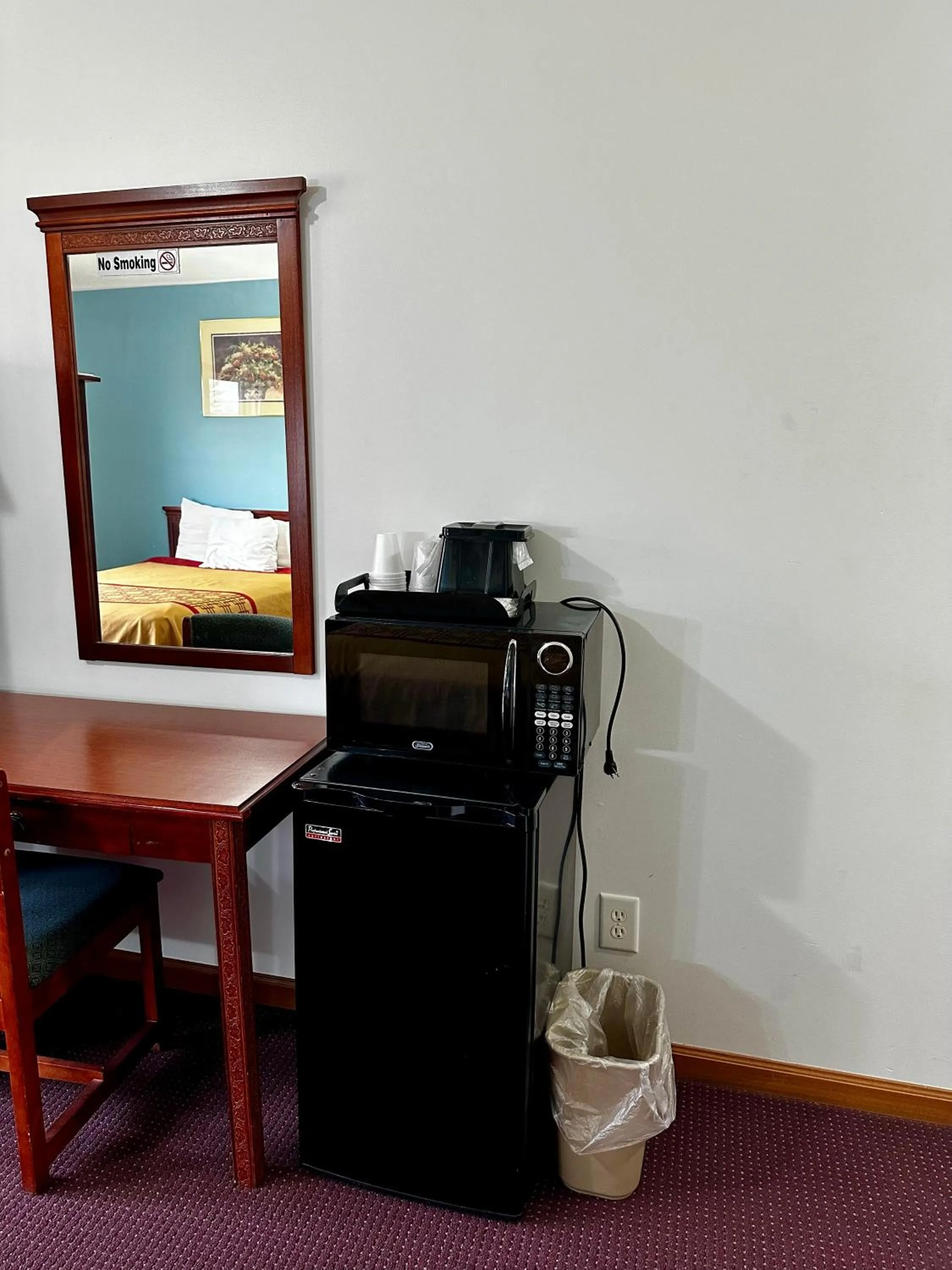 minibar in Attica Inn