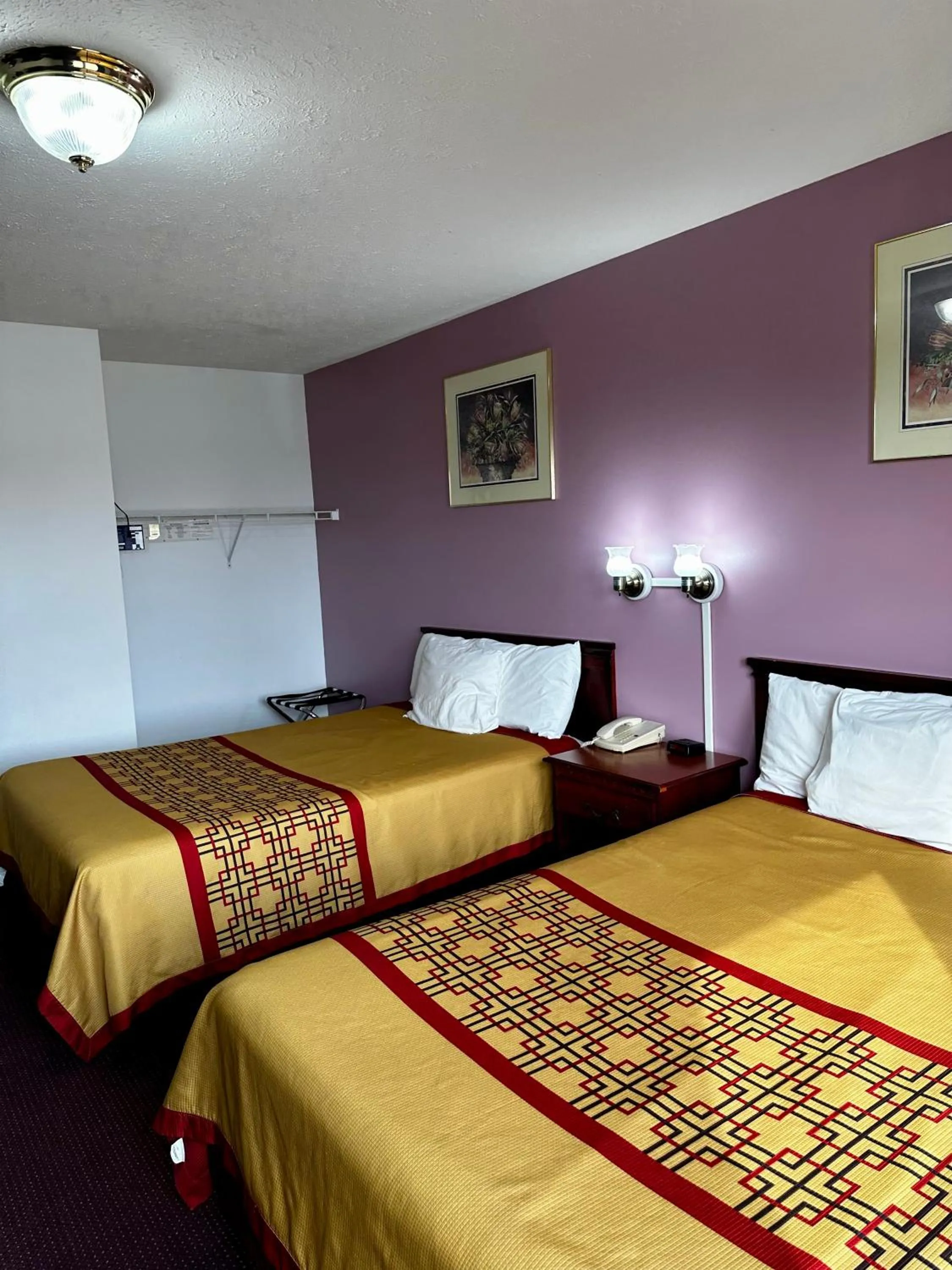 Bedroom, Bed in Attica Inn