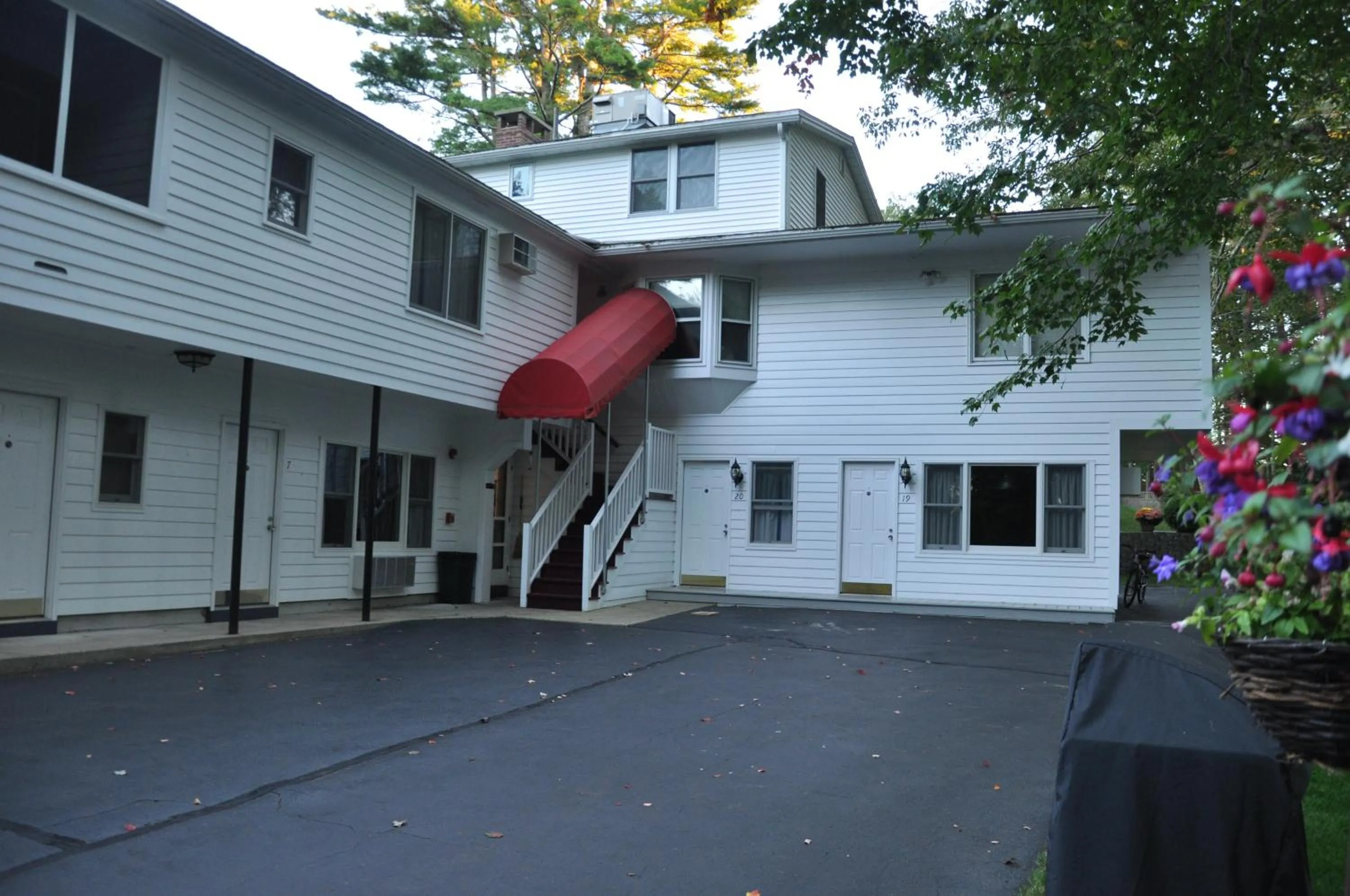 Property building in Towne Lyne Motel