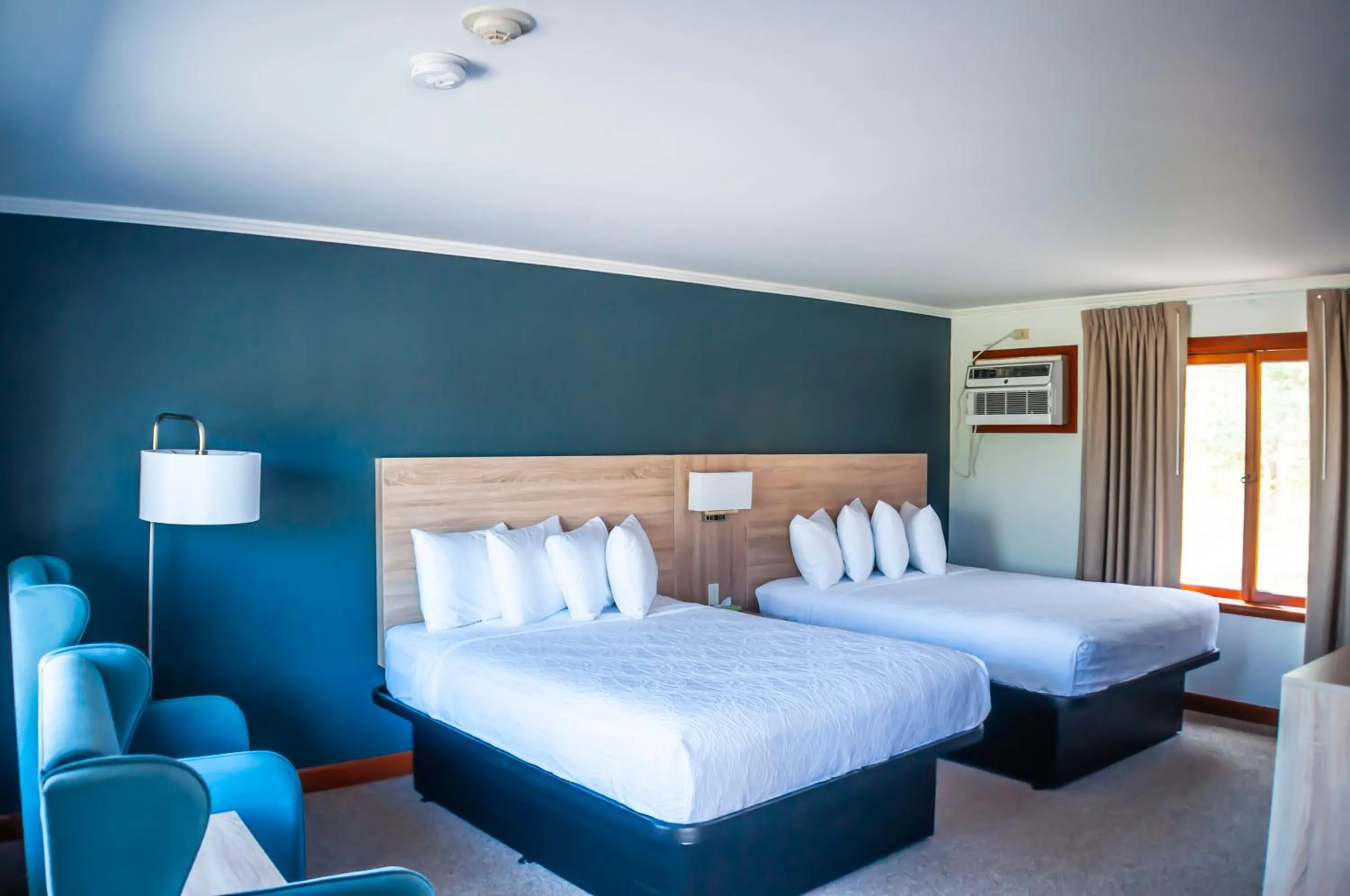 Bed in Towne Lyne Motel