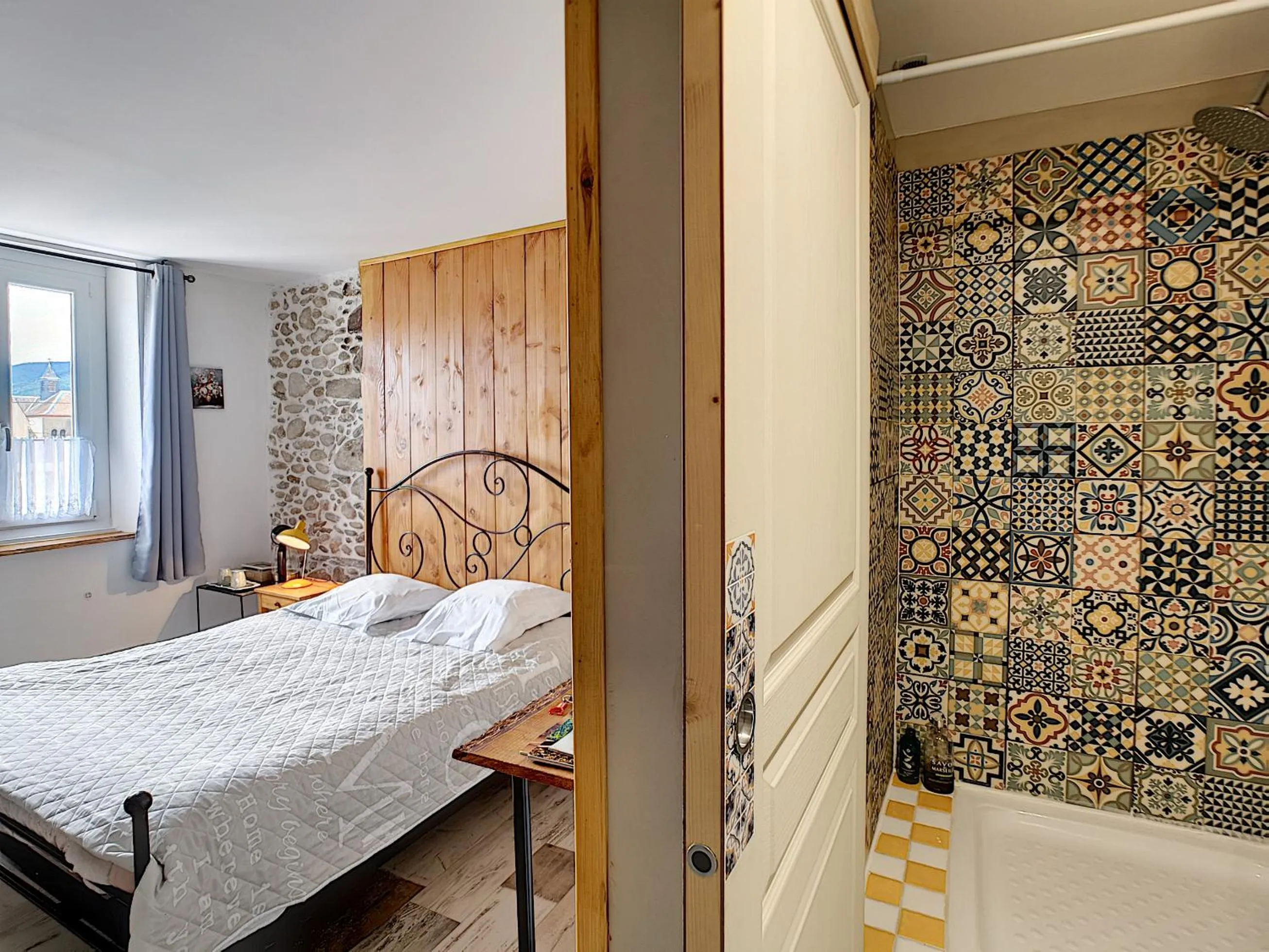Photo of the whole room, Bed in Maison de ville au pied de la Montagne Noire