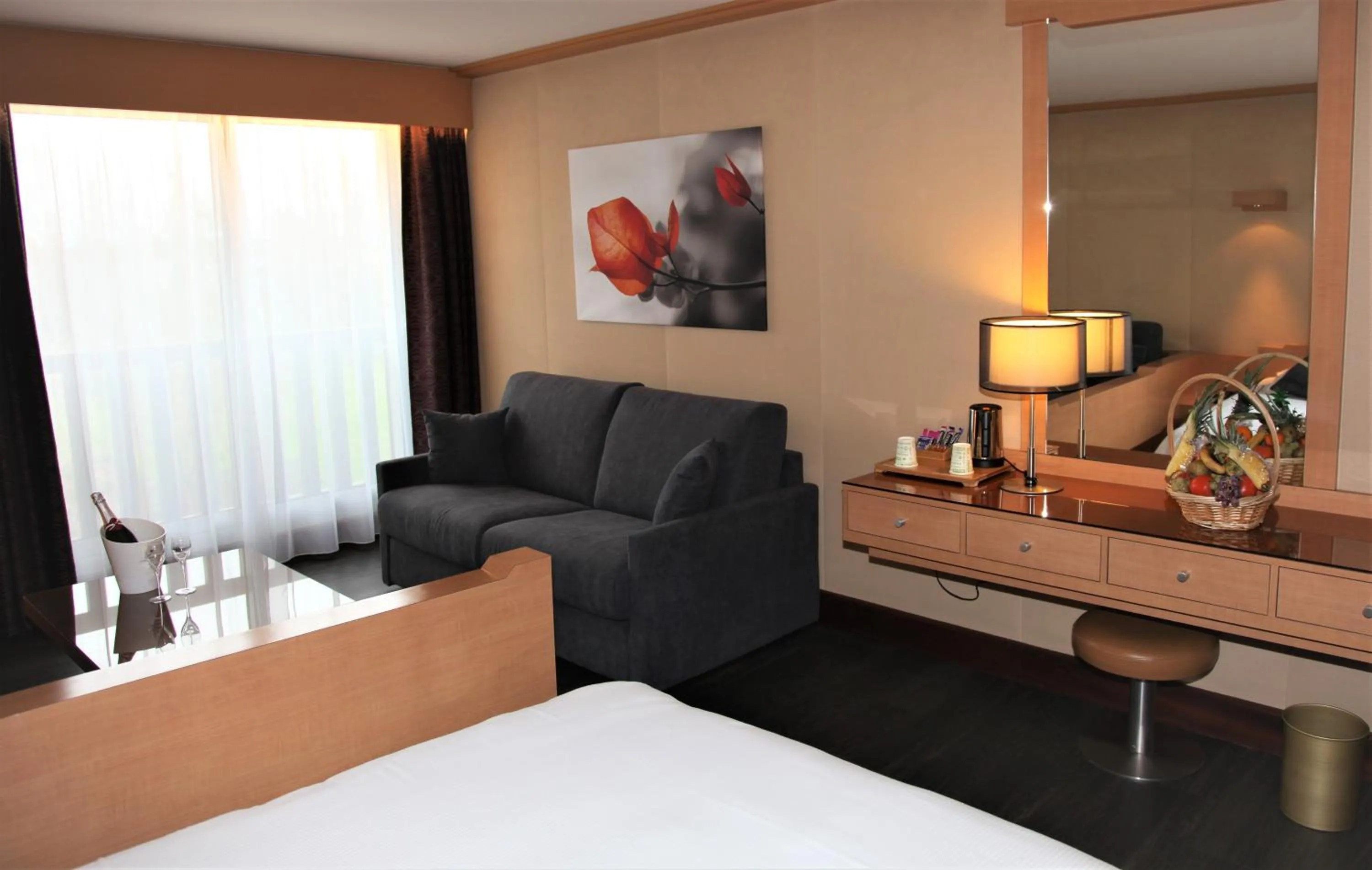 Seating area, Bed in Amirauté Hôtel Golf Deauville