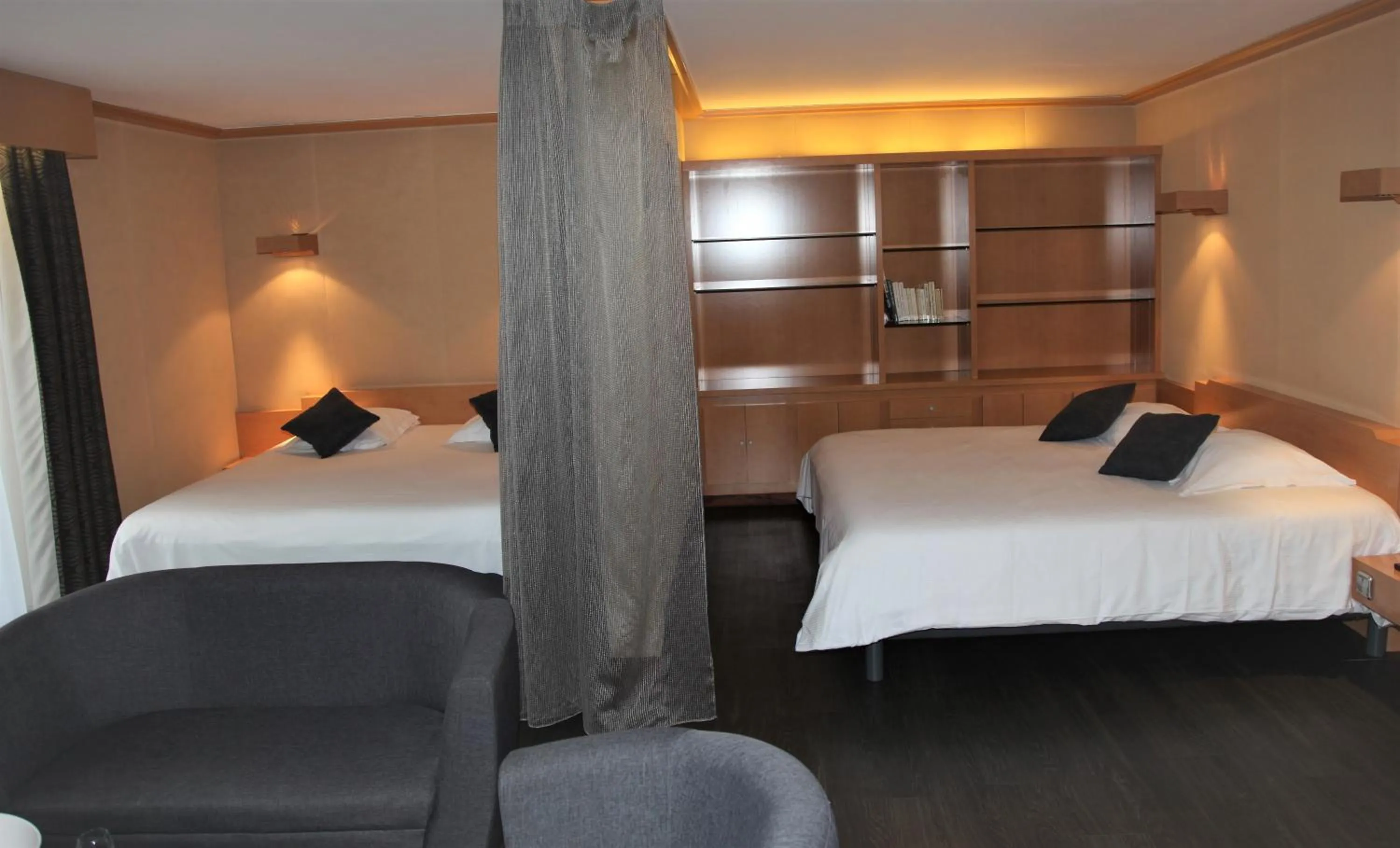 Photo of the whole room, Bed in Amirauté Hôtel Golf Deauville