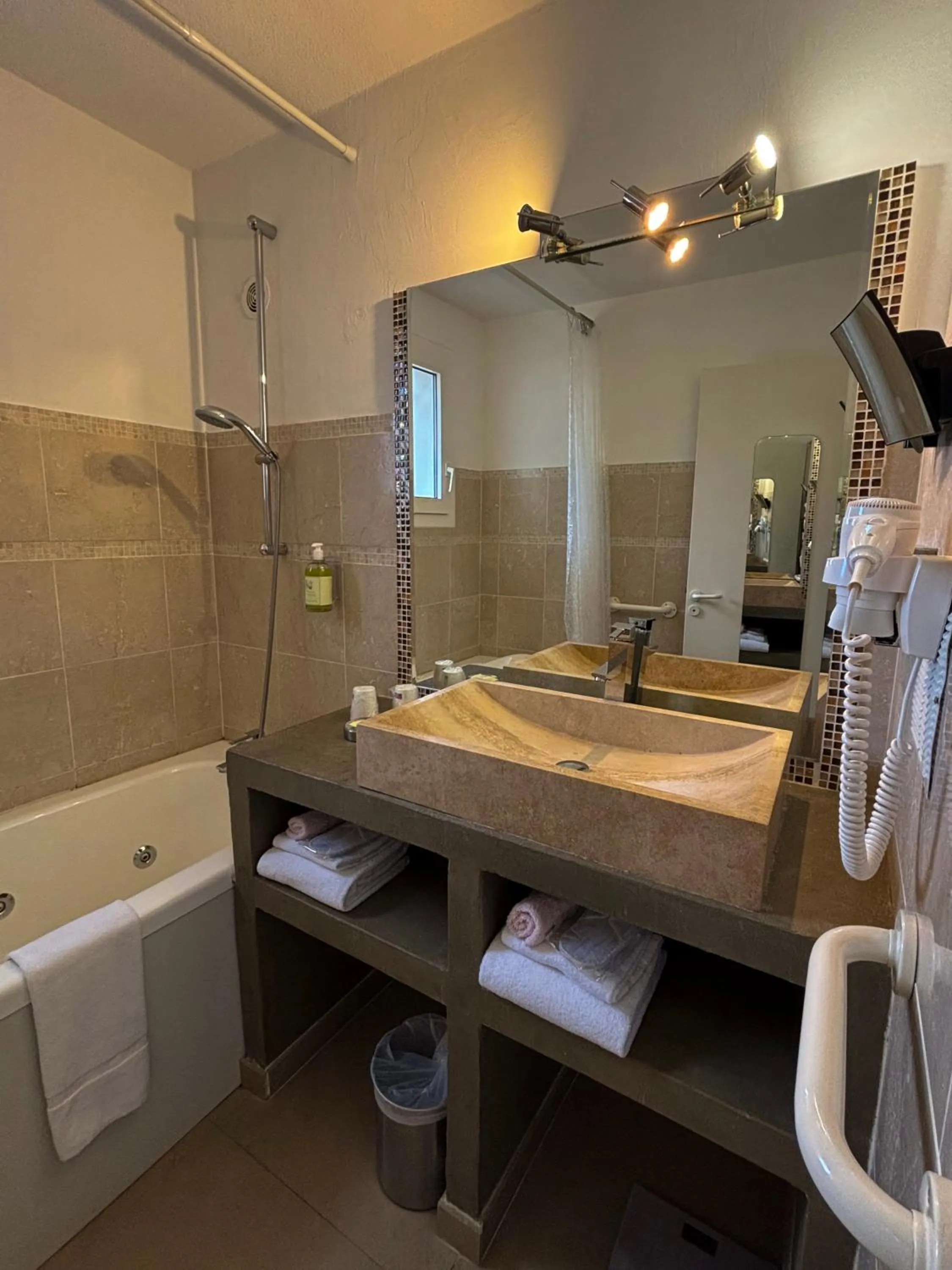 Bathroom in Les Bastides Saint Paul