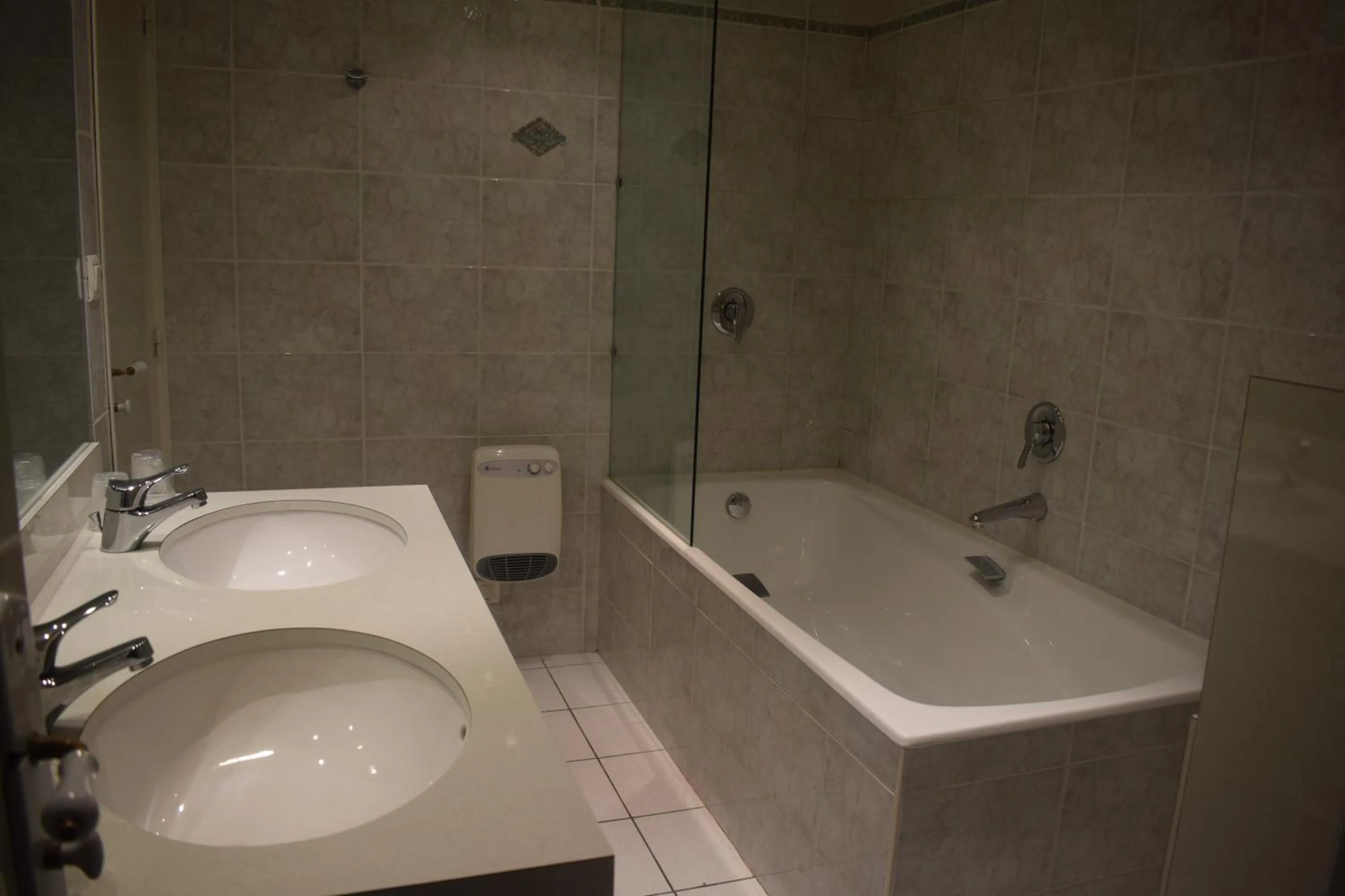 Bathroom in Metropol Hotel