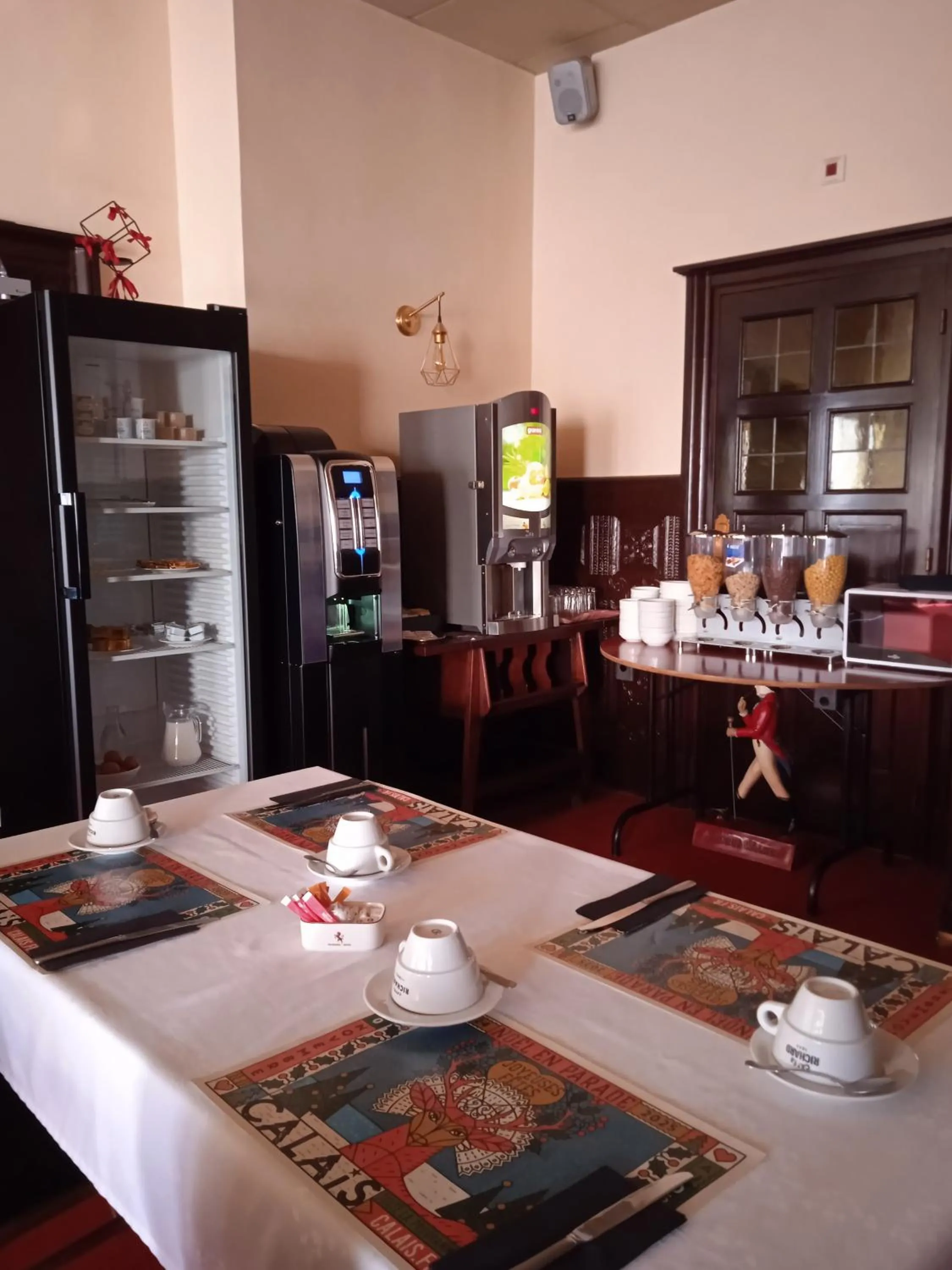 Dining area in Metropol Hotel