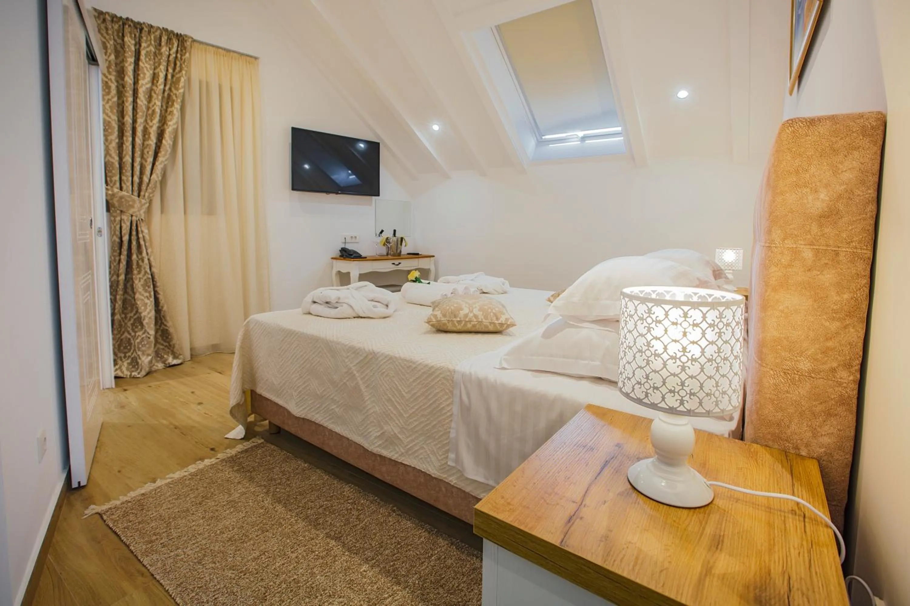 Bed in Heritage Hotel Dea Hvar