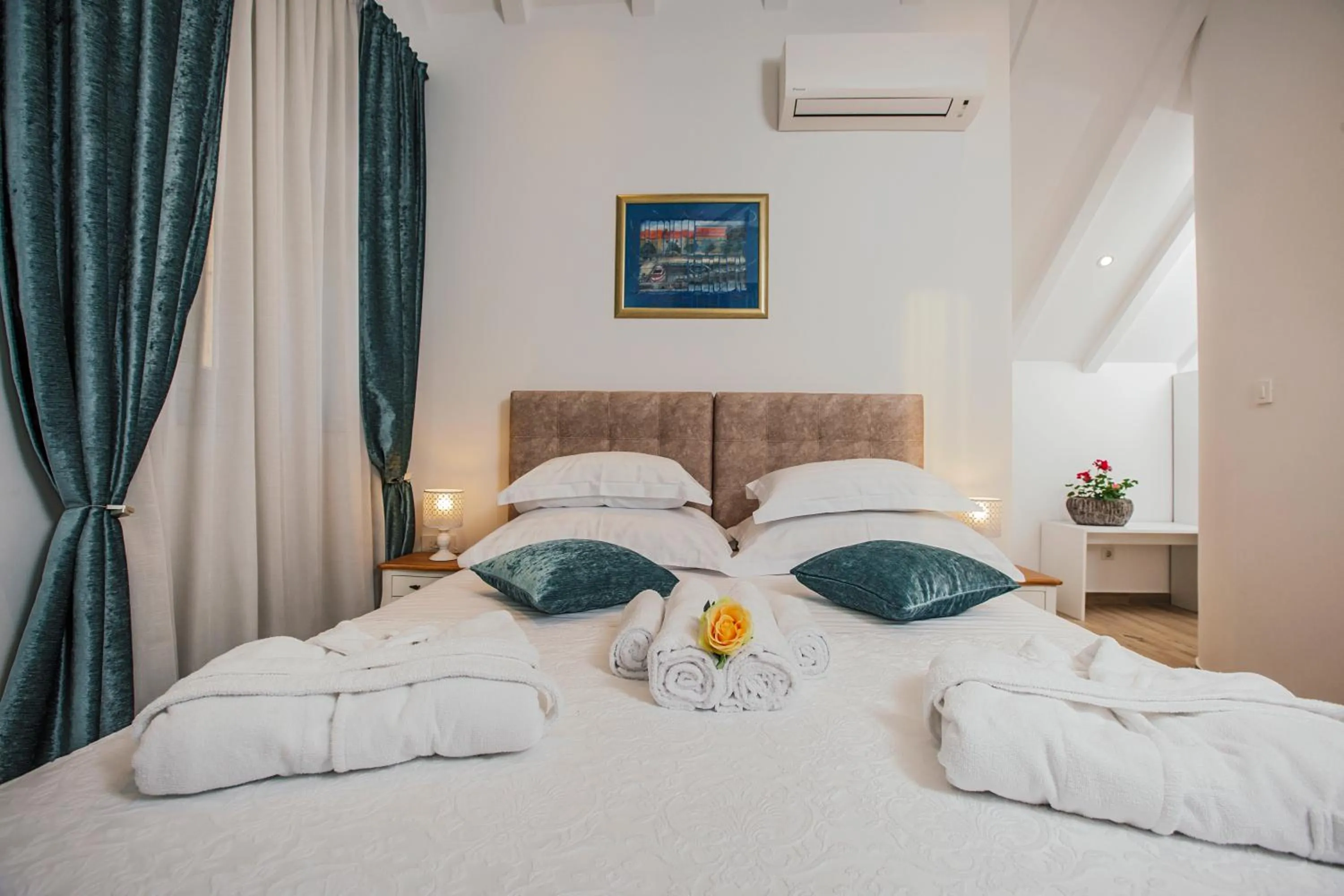 Bed in Heritage Hotel Dea Hvar