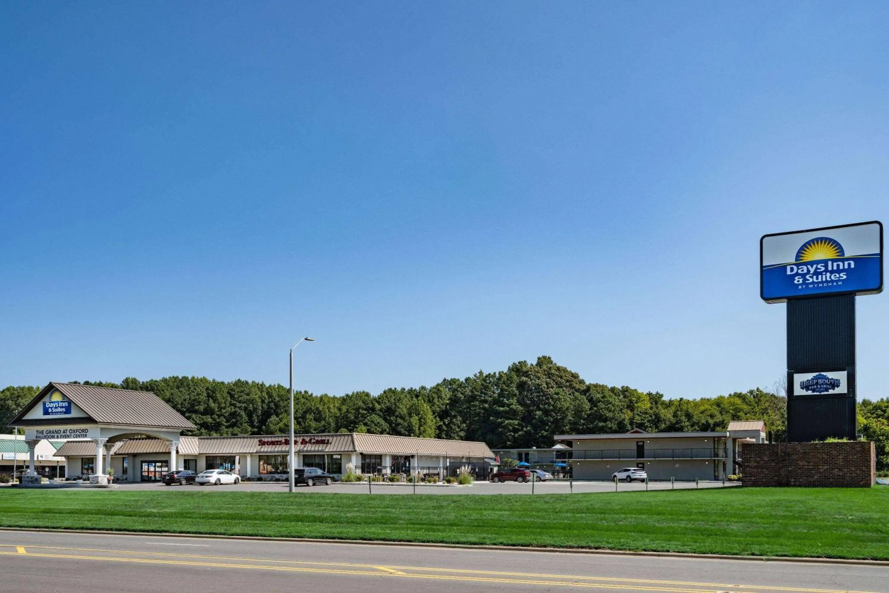 Property building in Days Inn and Suites by Wyndham Oxford