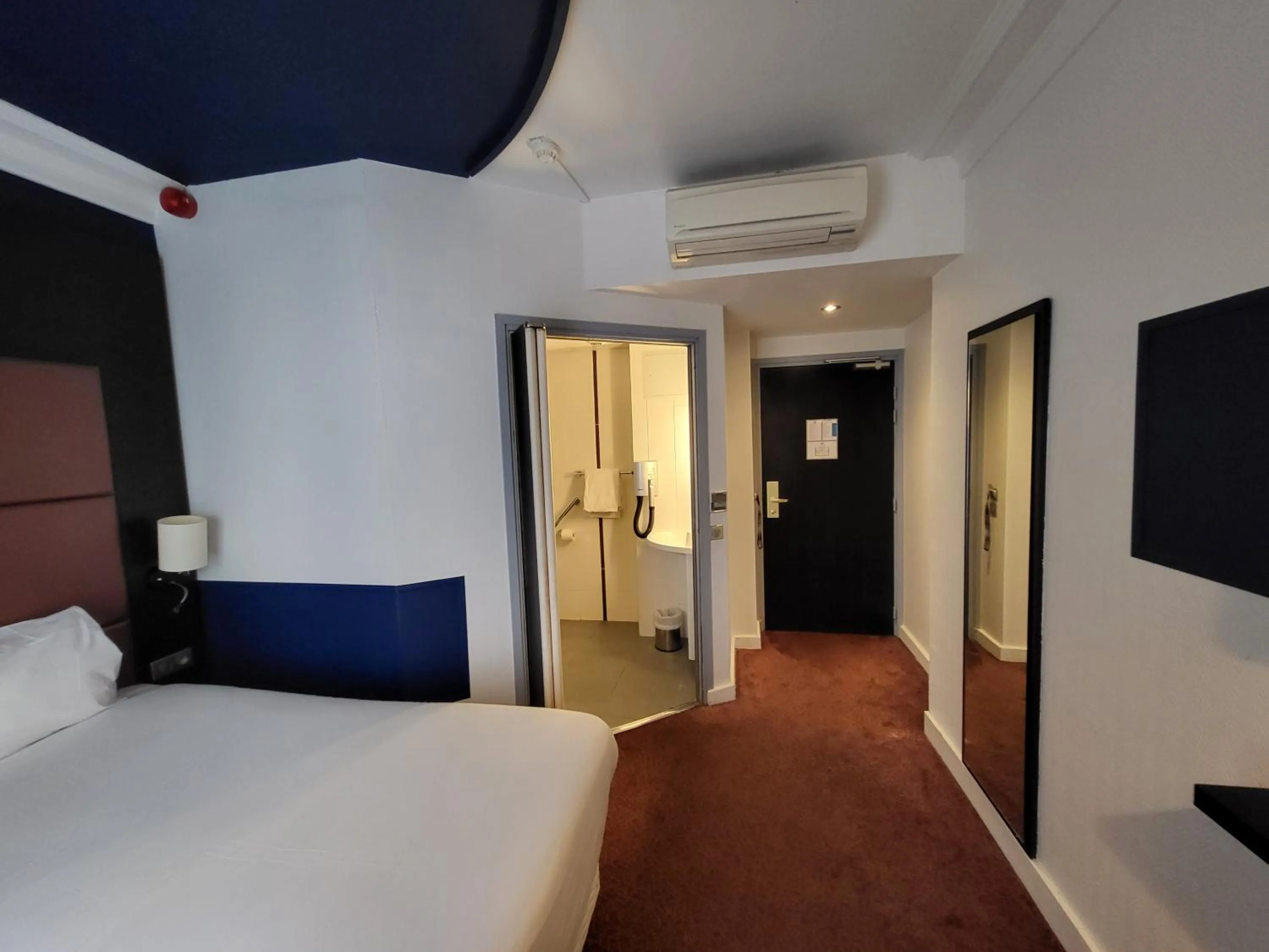 Photo of the whole room, Bed in Accueil Hôtel Paris Pigalle Montmartre