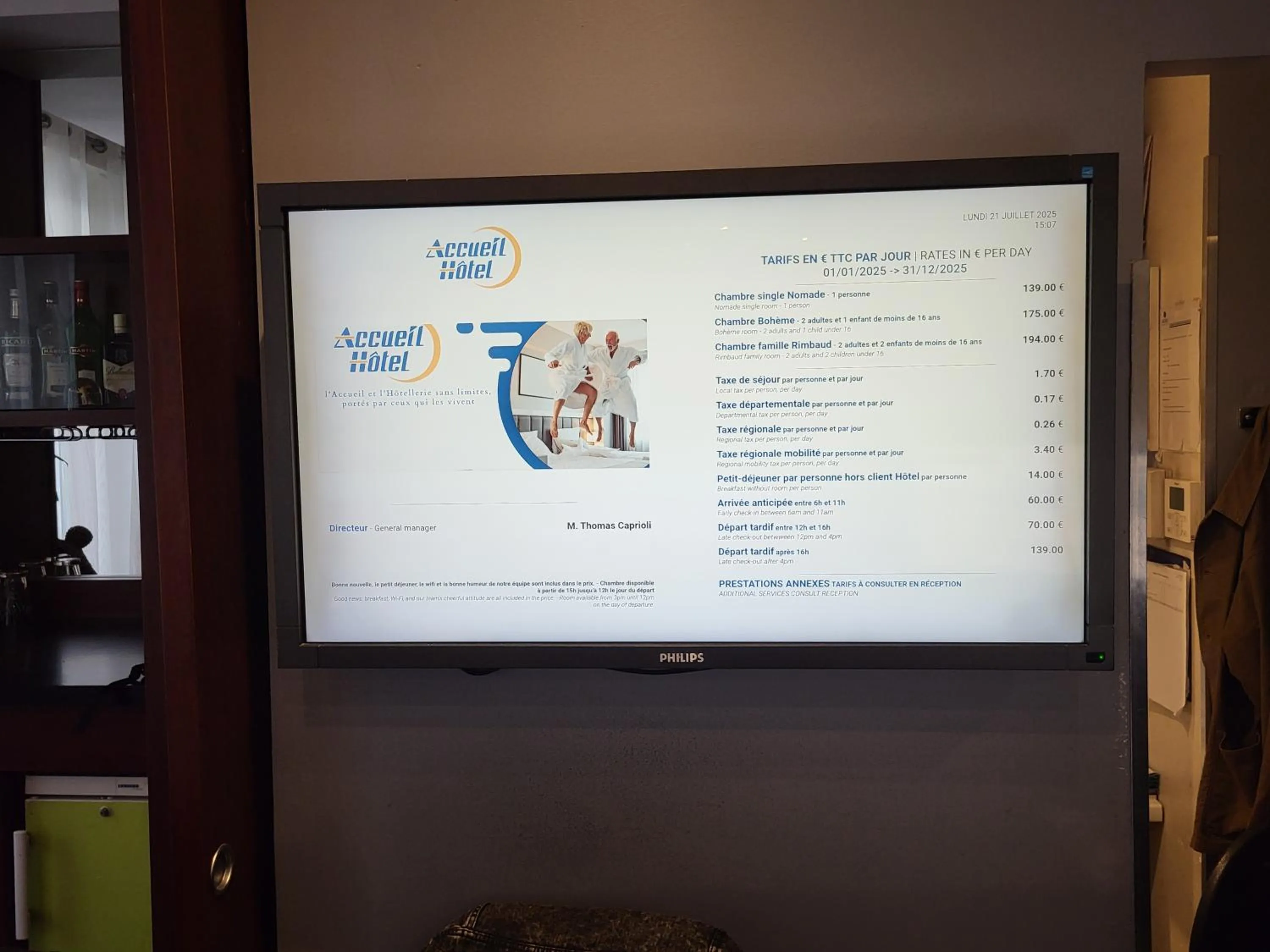 Lobby or reception in Accueil Hôtel Paris Pigalle Montmartre