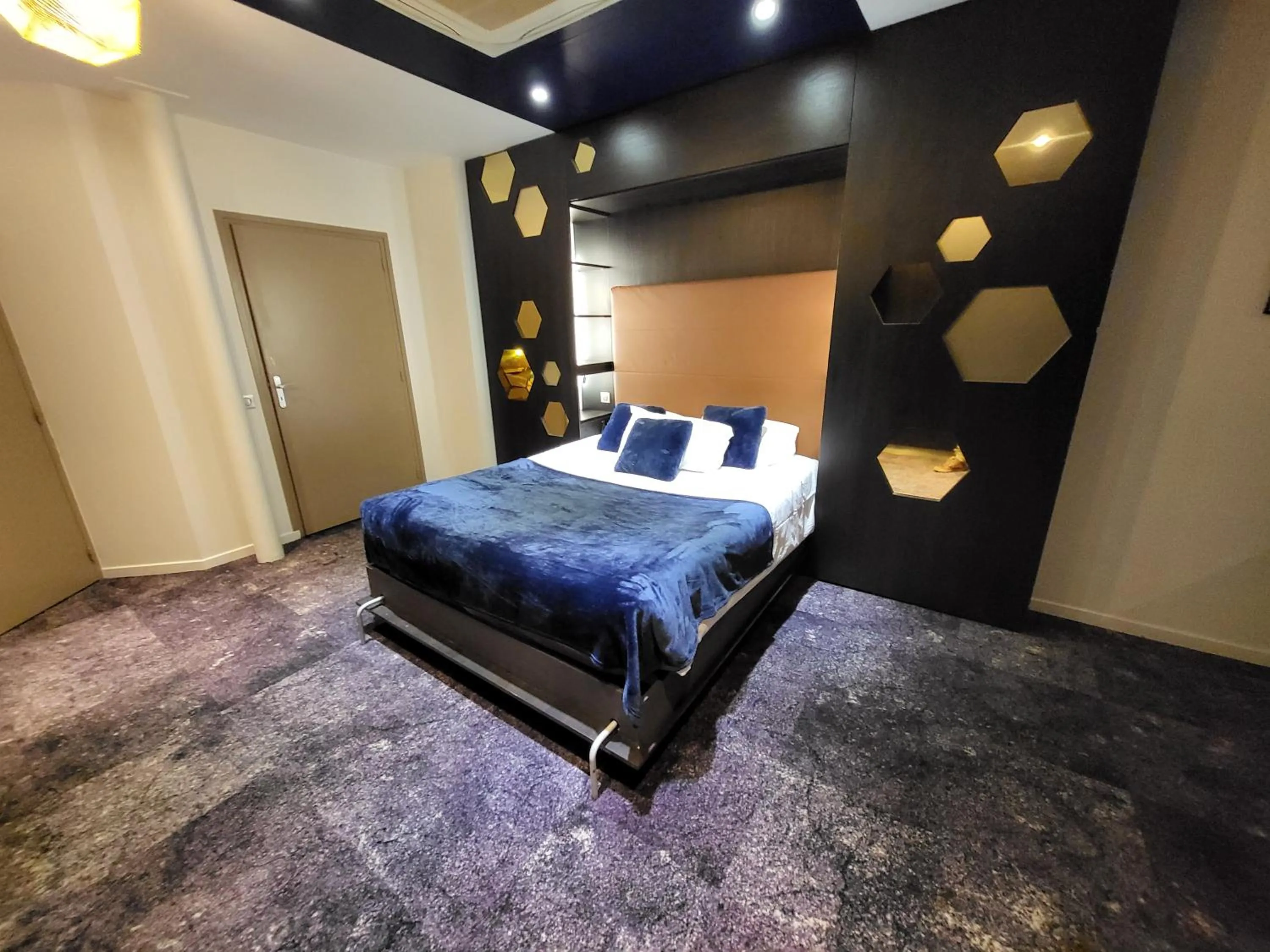 Bedroom, Bed in Accueil Hôtel Paris Pigalle Montmartre