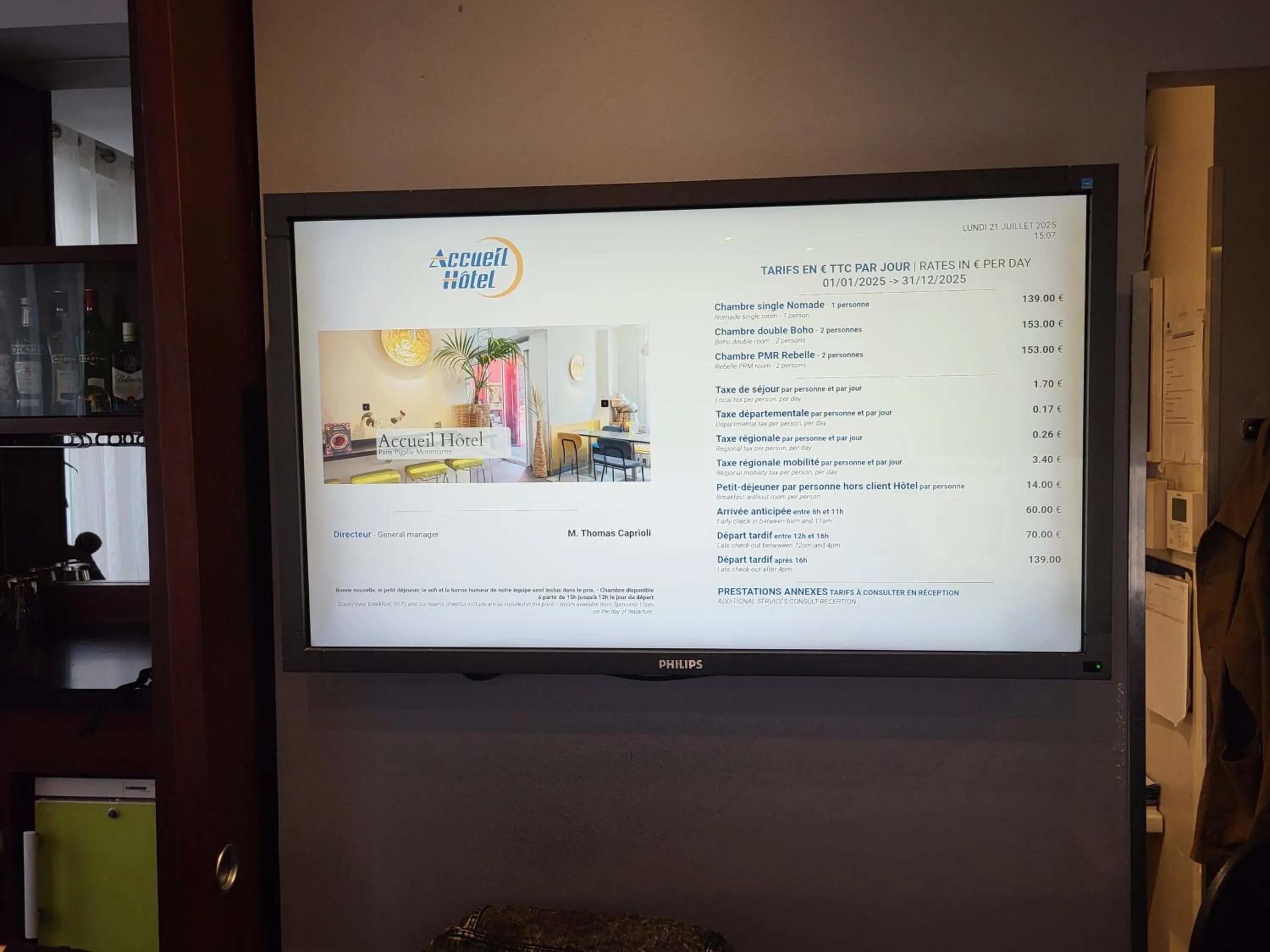 Lobby or reception in Accueil Hôtel Paris Pigalle Montmartre