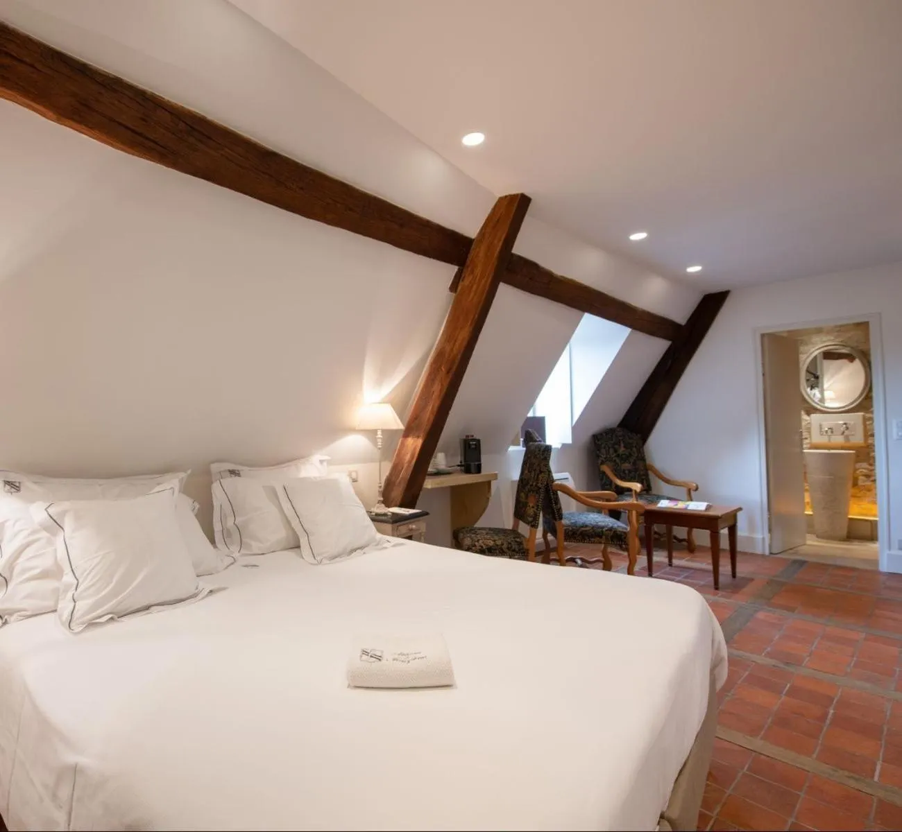 Photo of the whole room, Bed in Abbaye de Maizières