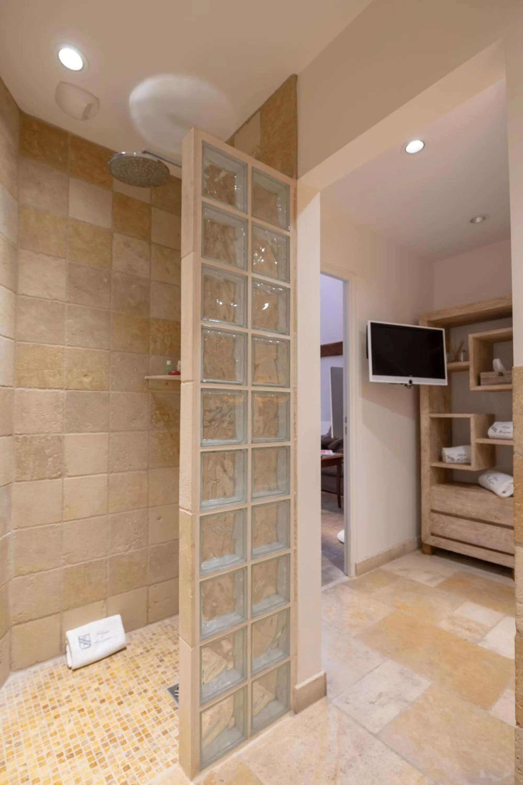 Bathroom in Abbaye de Maizières