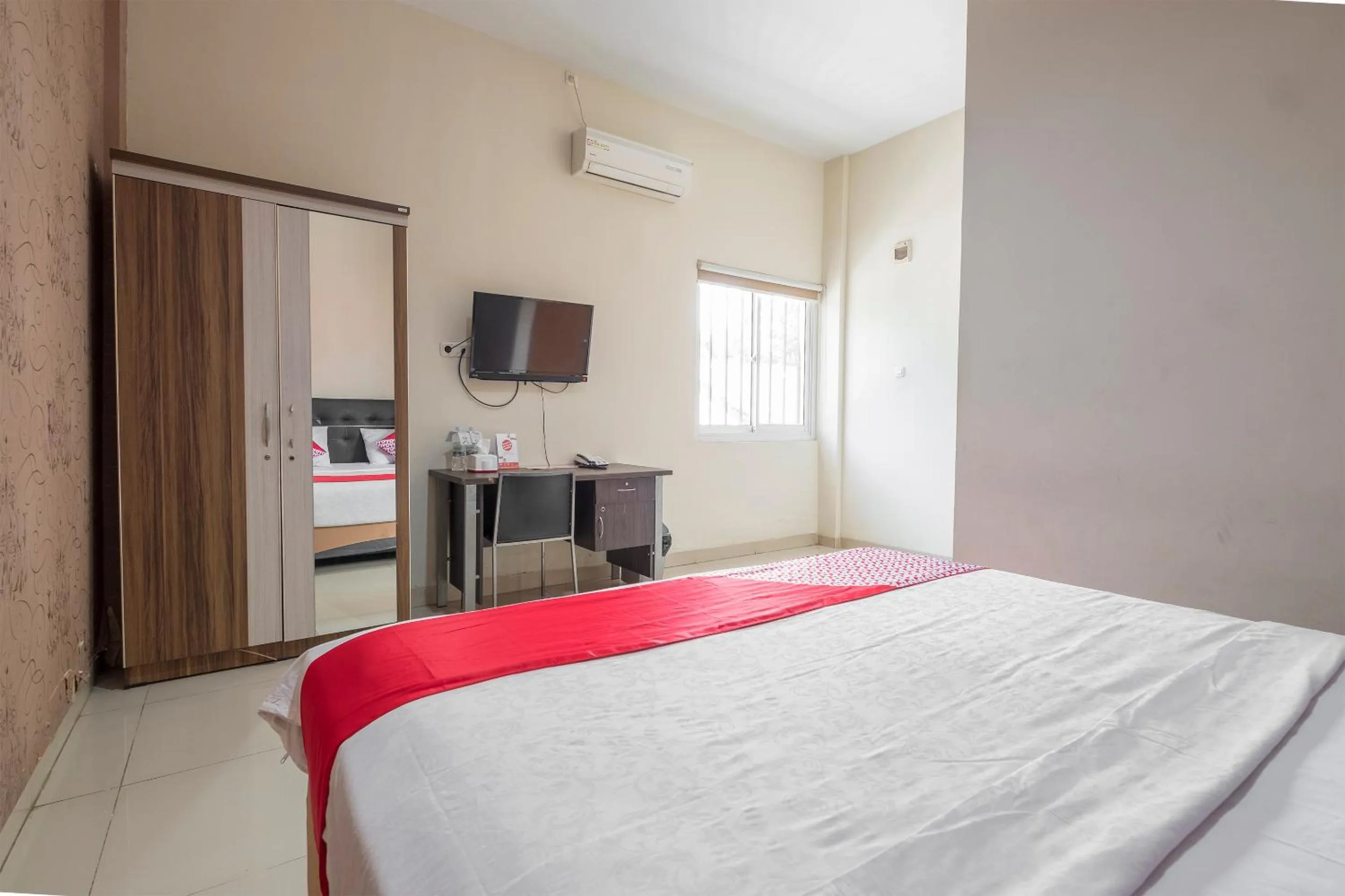 Bedroom, Bed in Hotel O Makassar near Pantai Losari formerly Hotel Astra Novilia