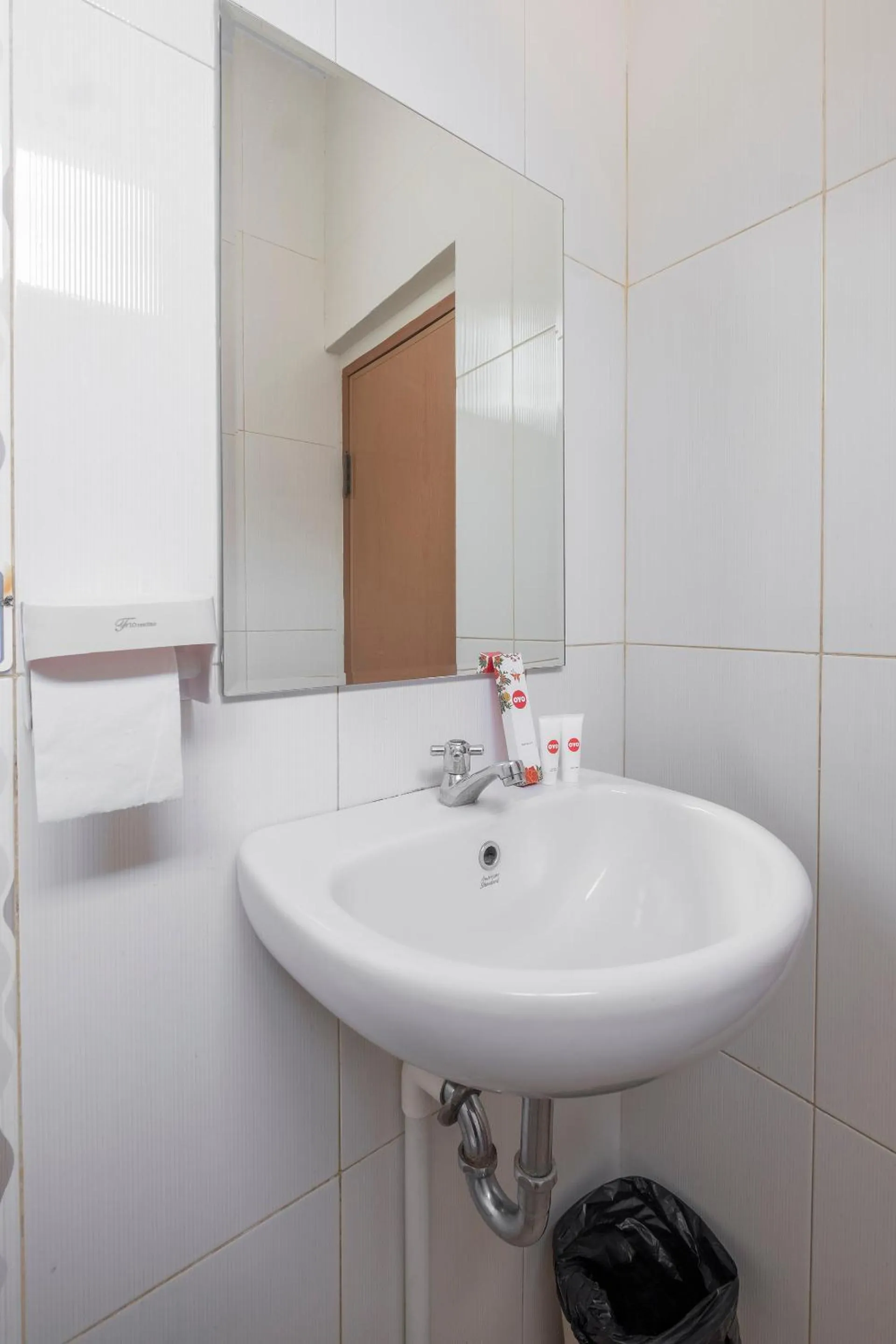 Bathroom in Hotel O Makassar near Pantai Losari formerly Hotel Astra Novilia