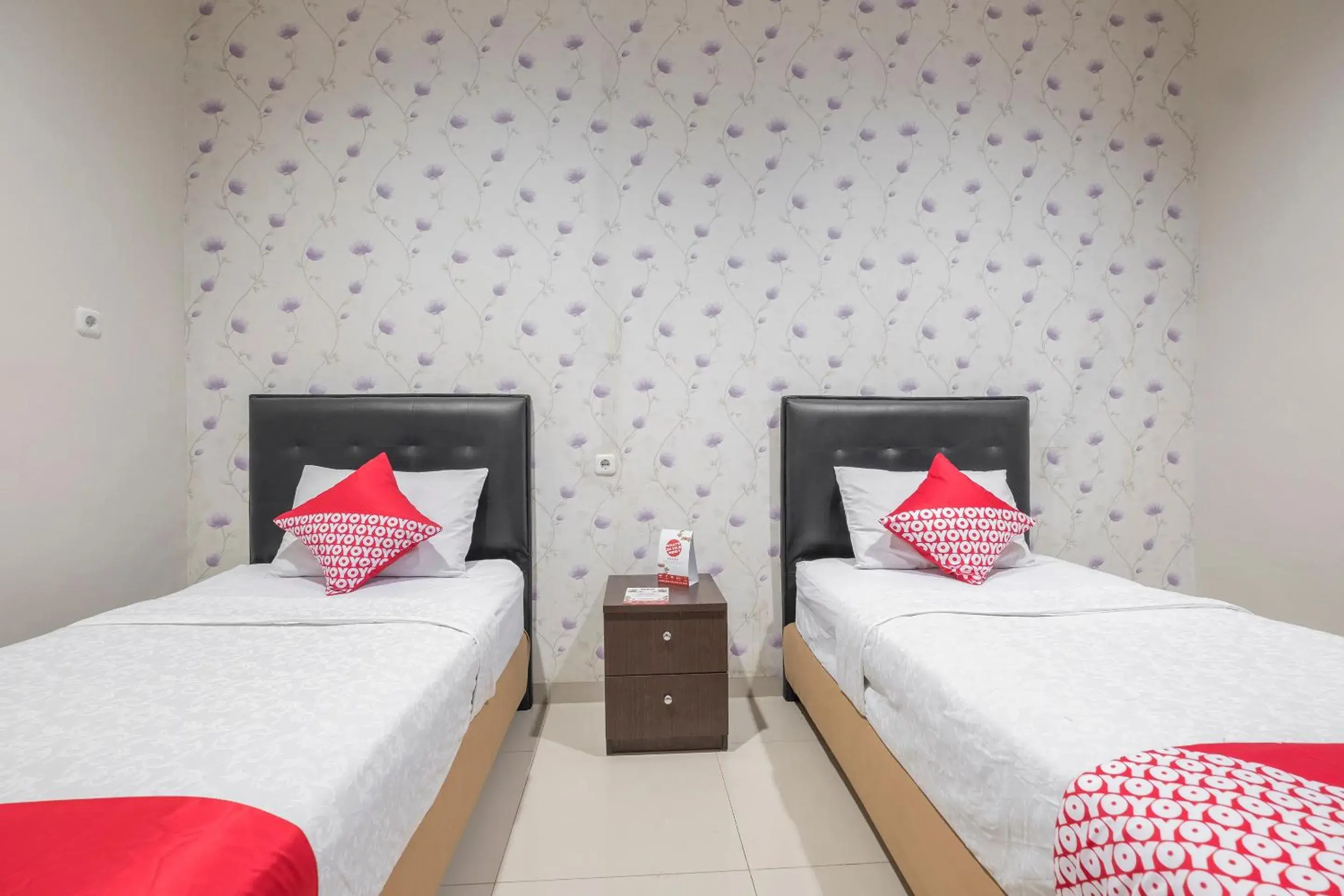 Deluxe Twin Room in Hotel O Makassar near Pantai Losari formerly Hotel Astra Novilia Deluxe Twin Room in Hotel O Makassar near Pantai Losari formerly Hotel Astra Novilia