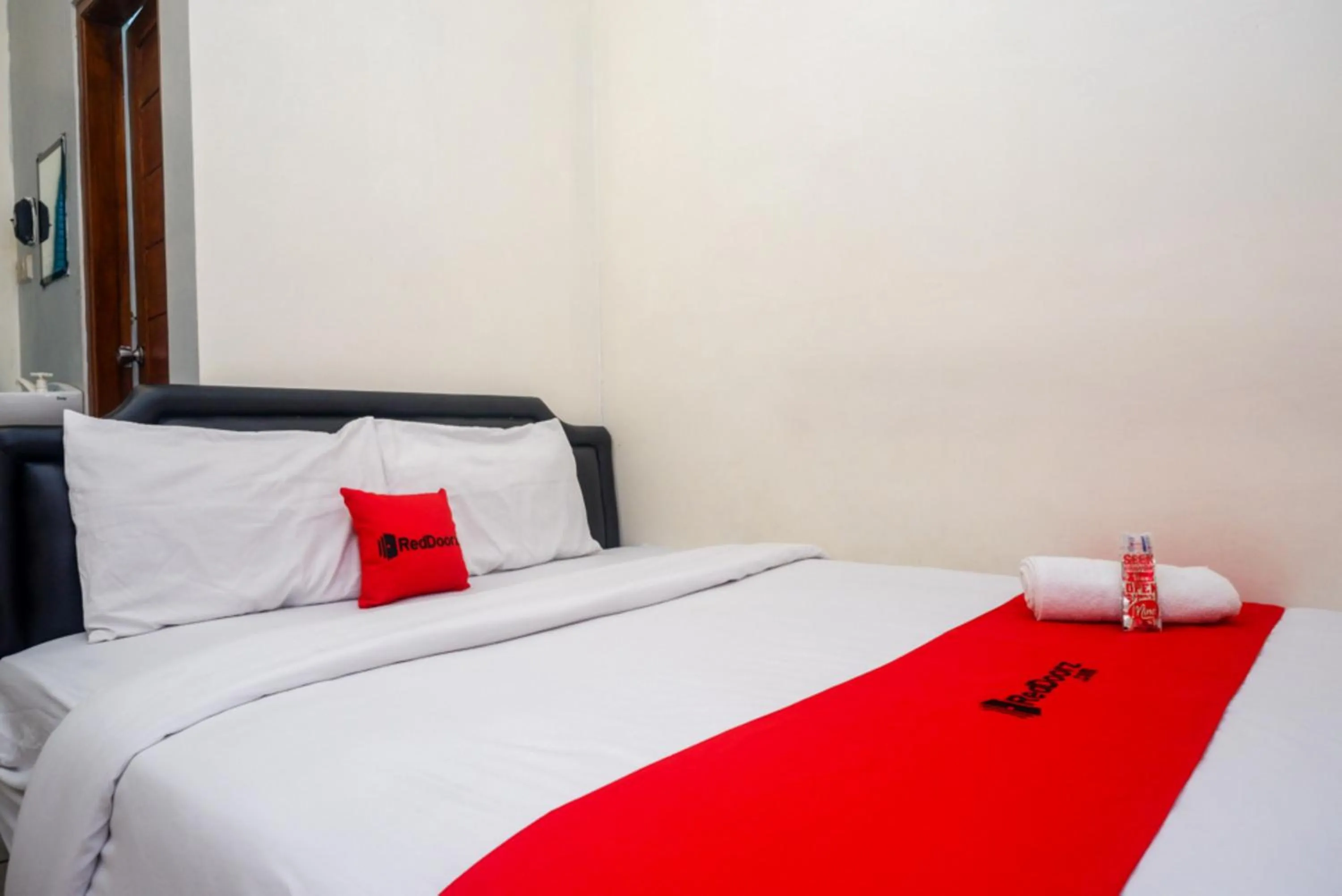 Bed in ReDdoorz At Mahameru Residence Yogyakarta