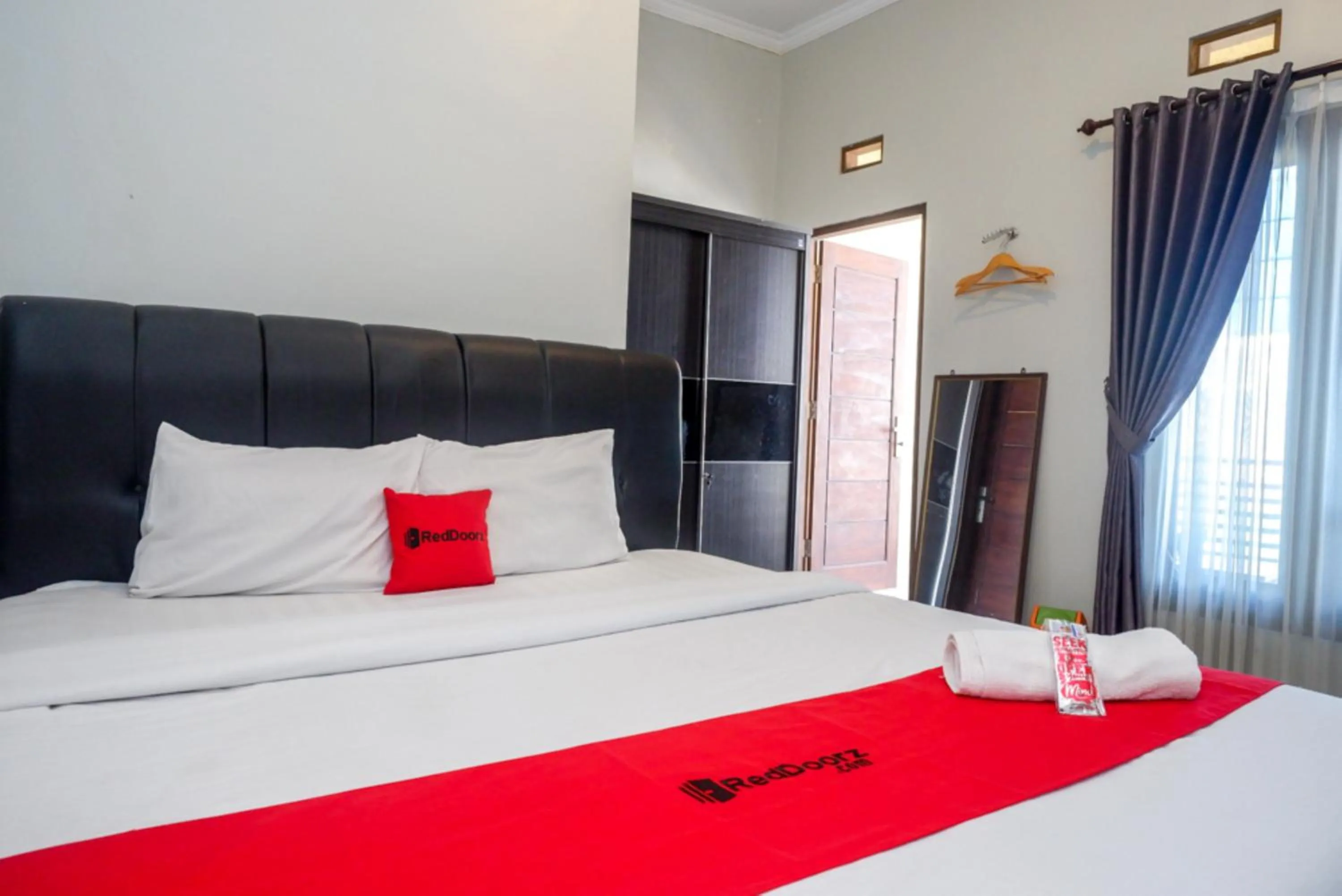 Bed in ReDdoorz At Mahameru Residence Yogyakarta