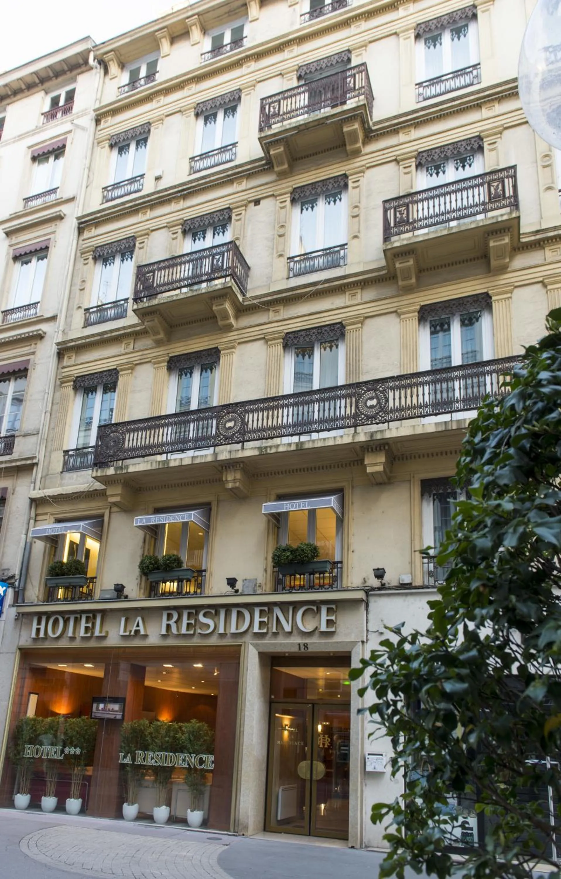 Facade/entrance in La Résidence