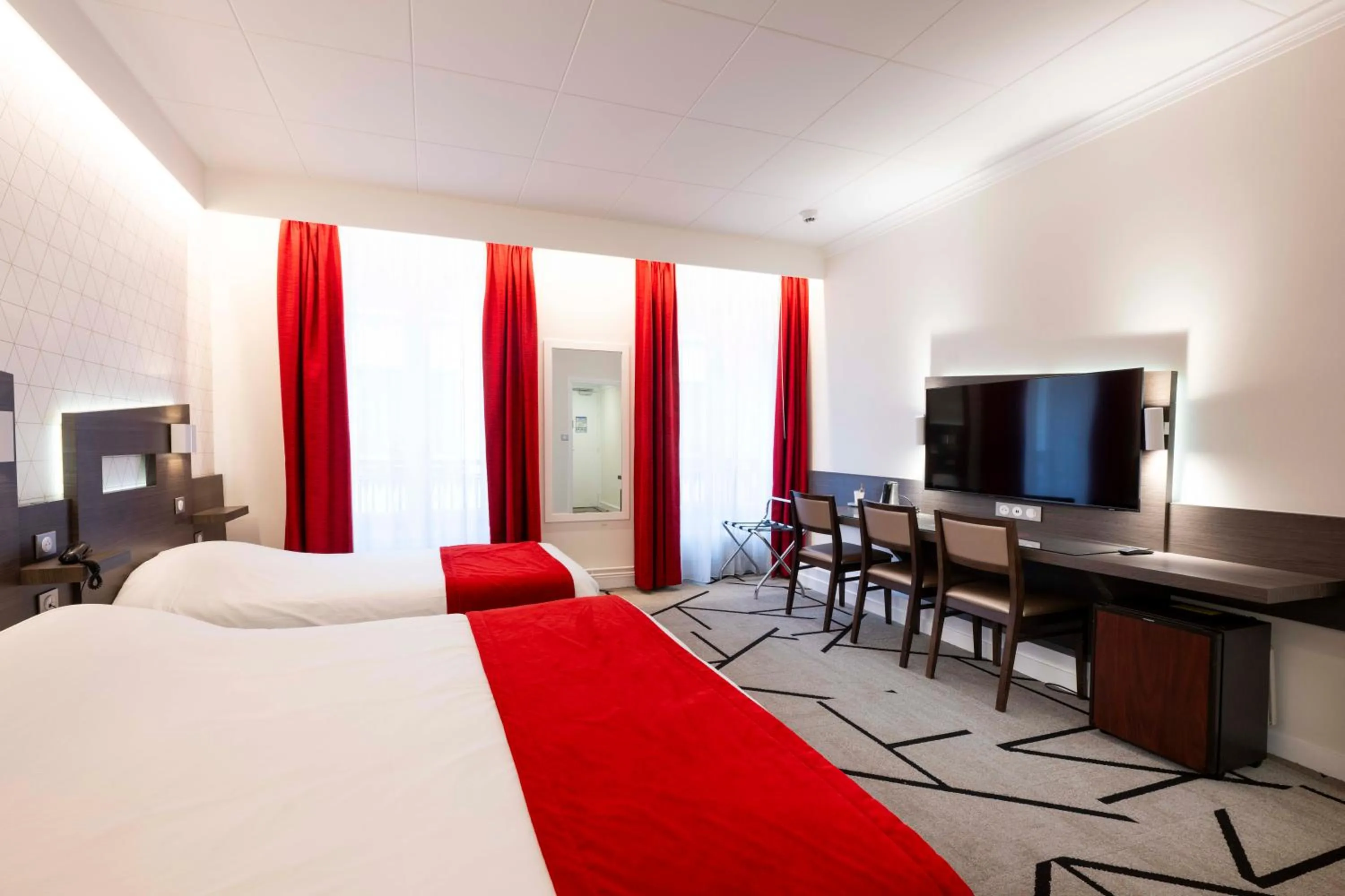 Photo of the whole room, Bed in La Résidence