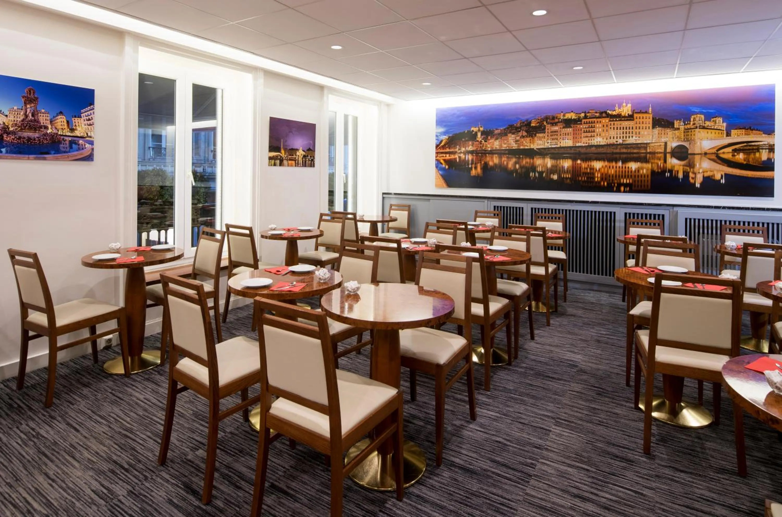 Restaurant/places to eat in La Résidence