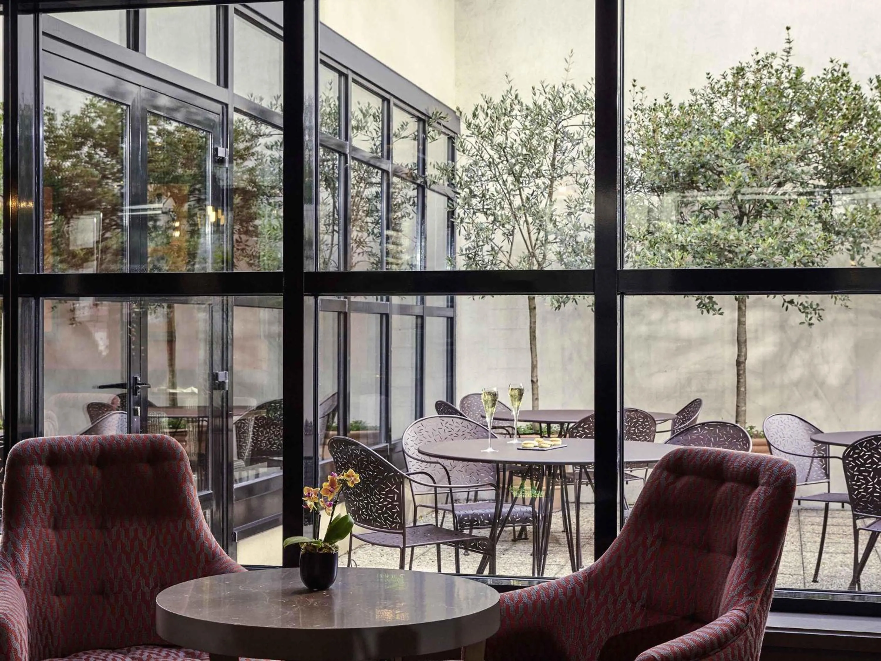 Lounge or bar in Mercure Tour Eiffel Grenelle