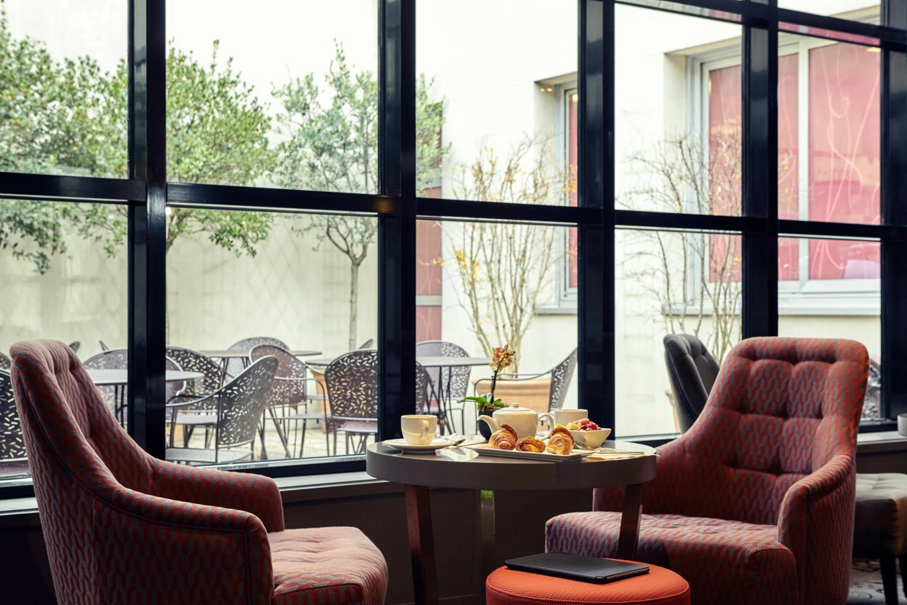 Patio in Mercure Tour Eiffel Grenelle