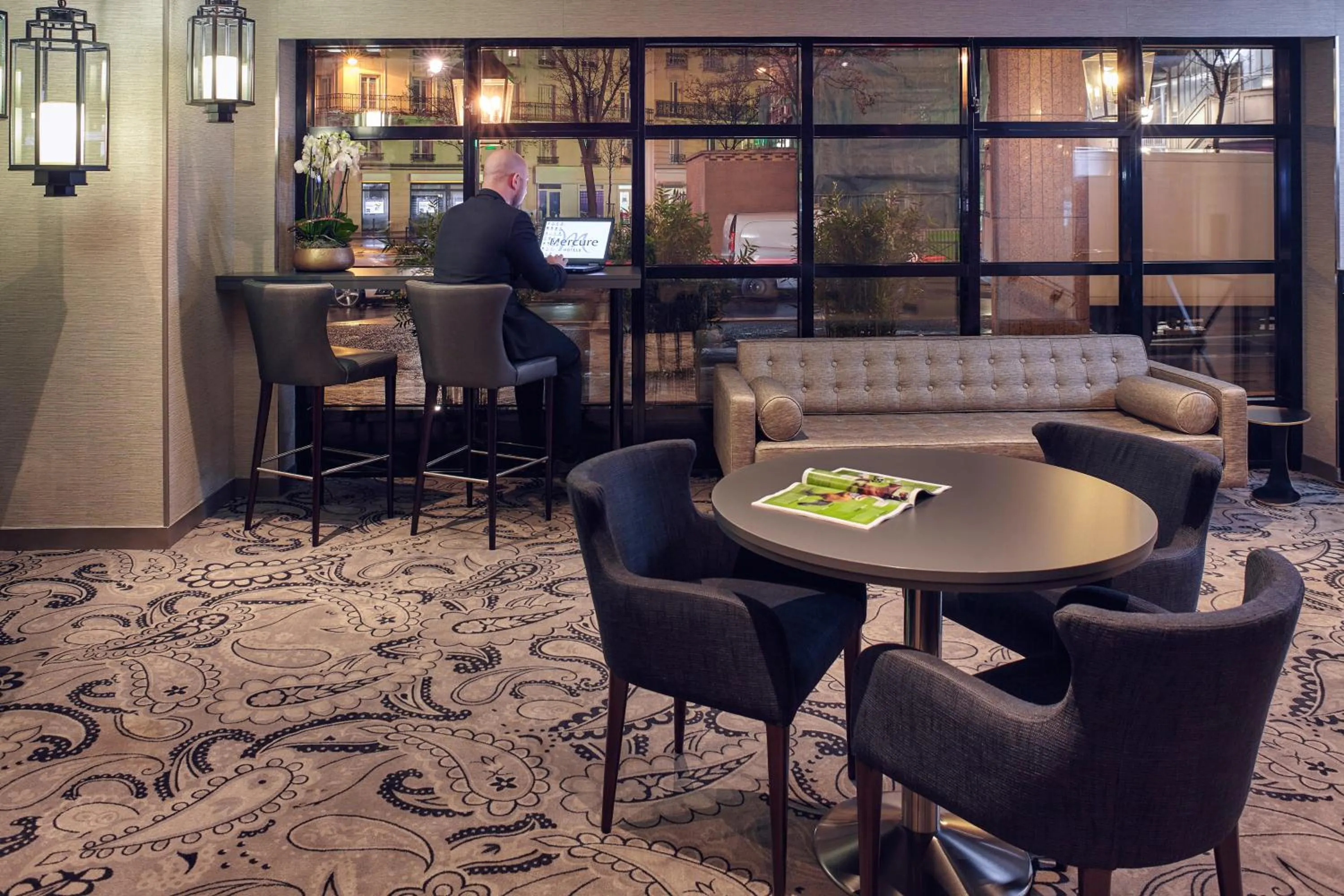 Lounge or bar in Mercure Tour Eiffel Grenelle