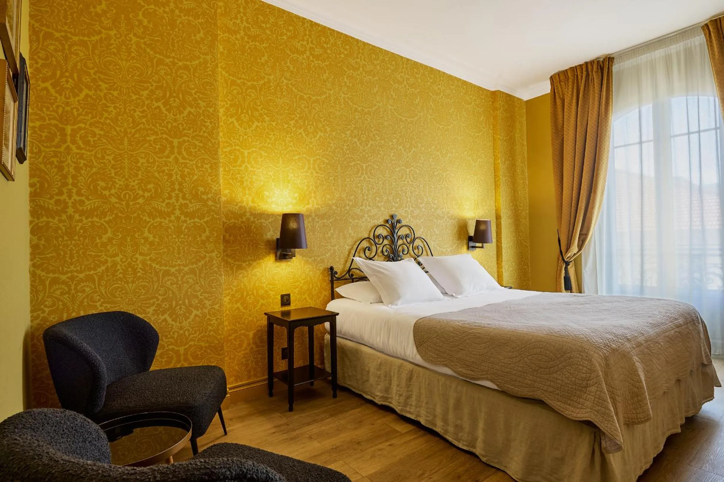 Bedroom, Bed in Hotel Le Grimaldi by Happyculture