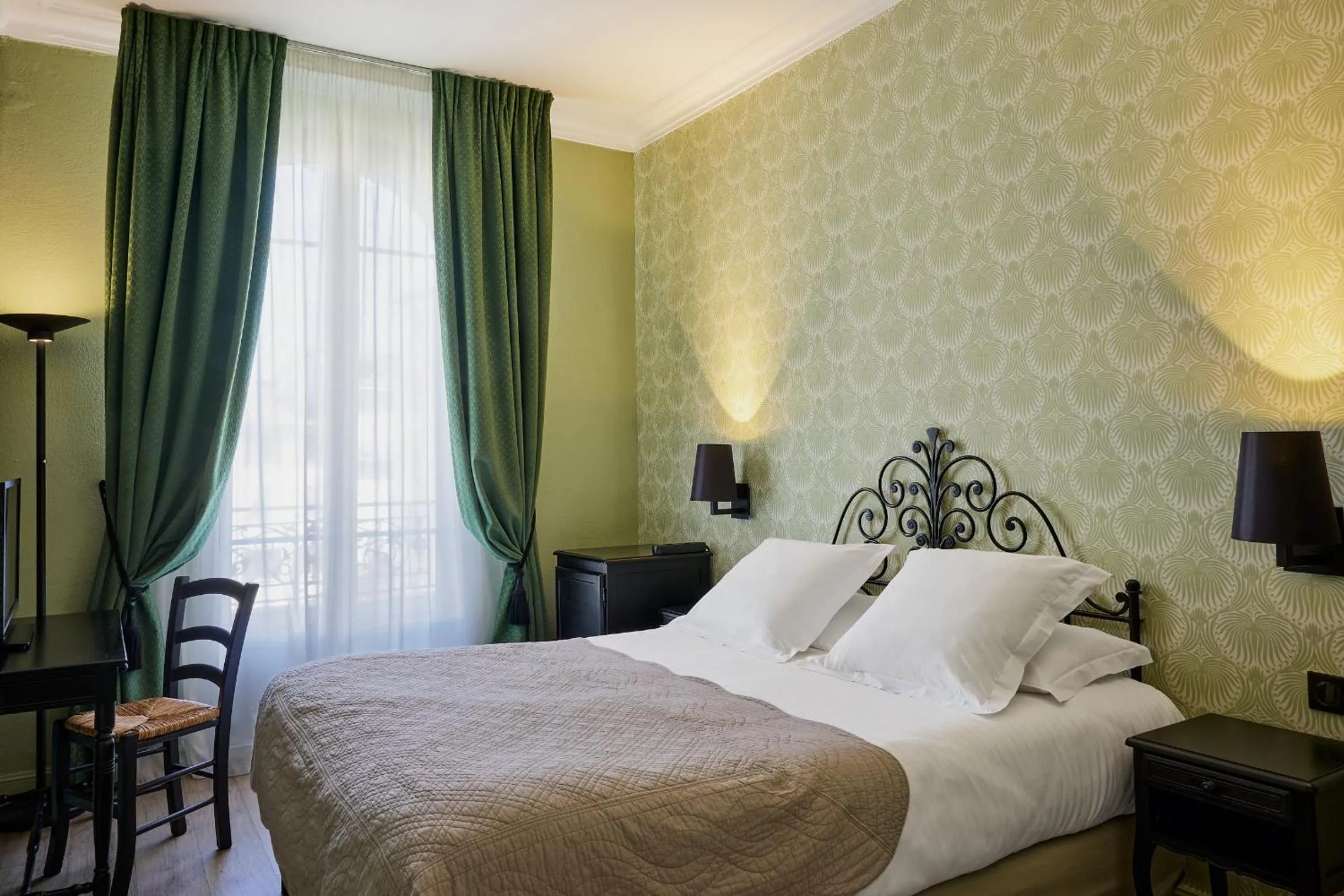 Bedroom, Bed in Hotel Le Grimaldi by Happyculture