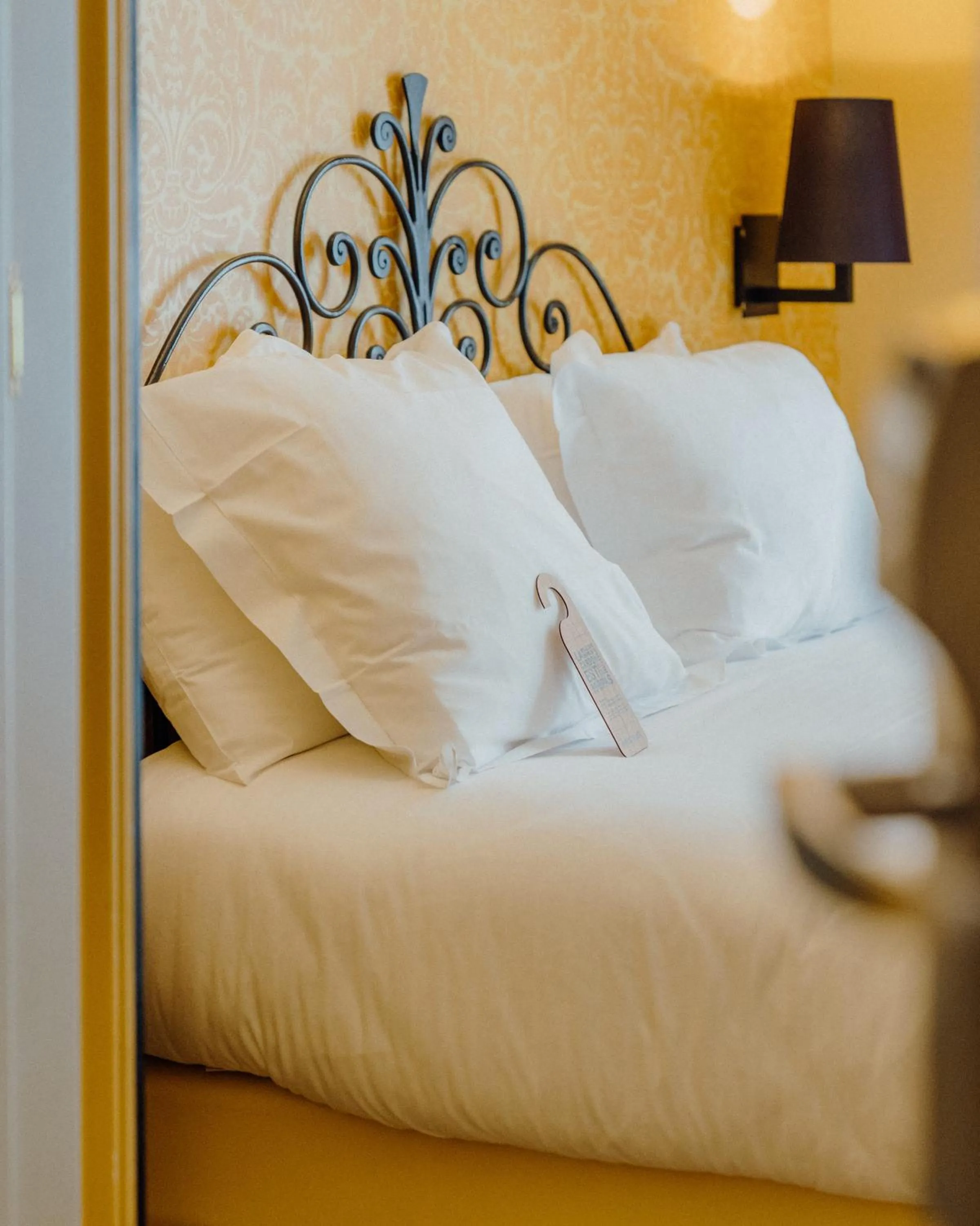 Bed in Hotel Le Grimaldi by Happyculture