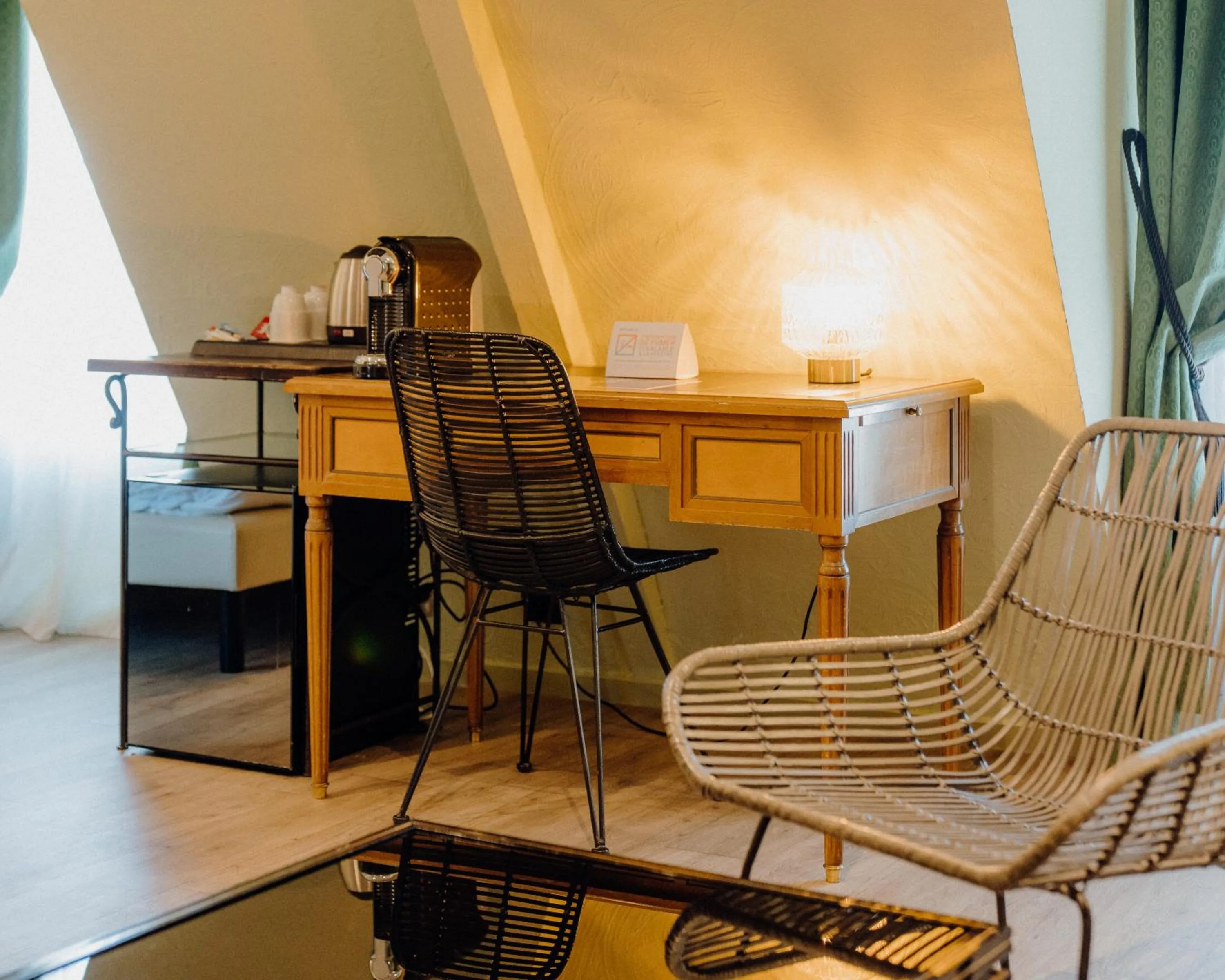 Seating area in Hotel Le Grimaldi by Happyculture