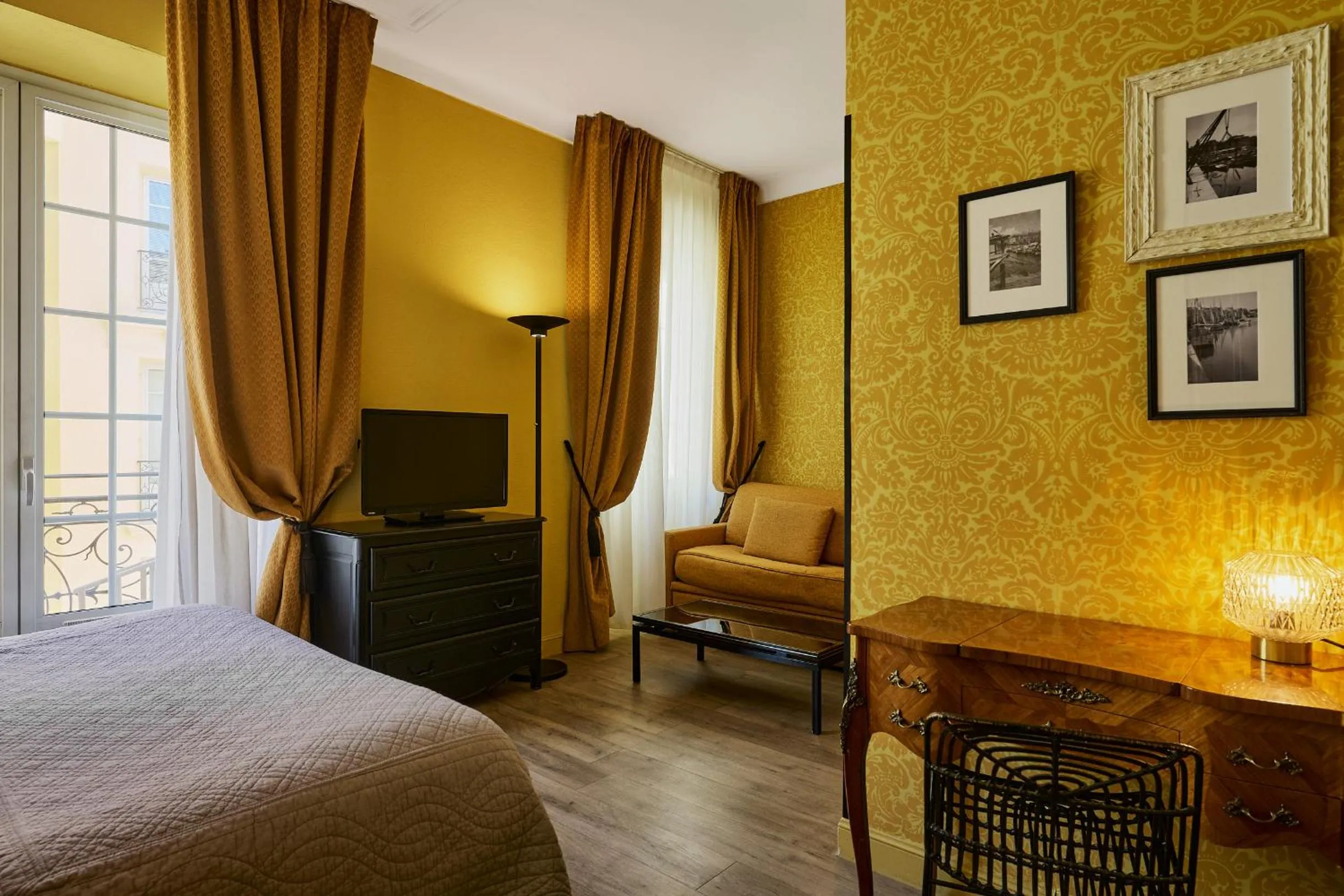 Bedroom, Bed in Hotel Le Grimaldi by Happyculture