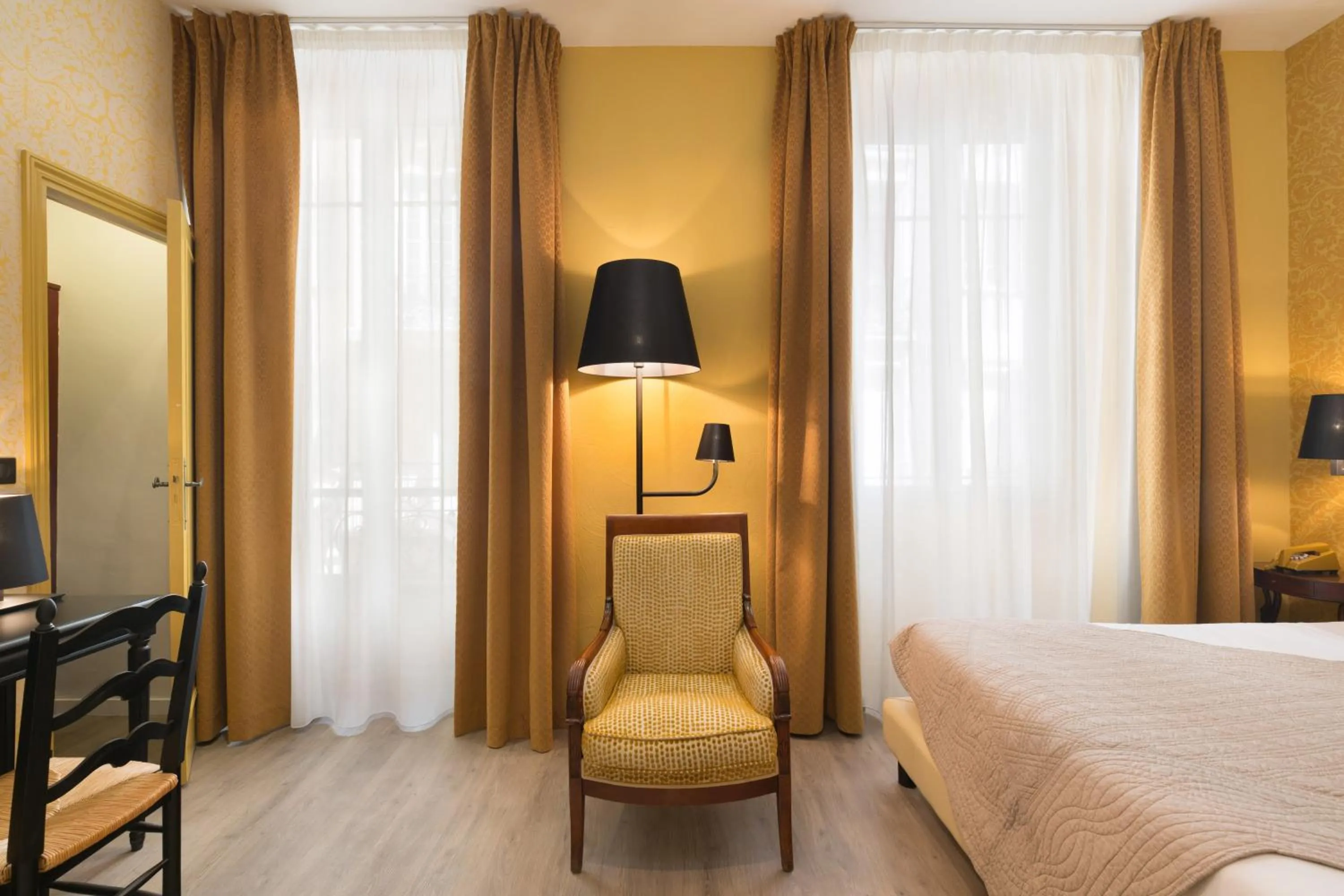 Bedroom, Bed in Hotel Le Grimaldi by Happyculture