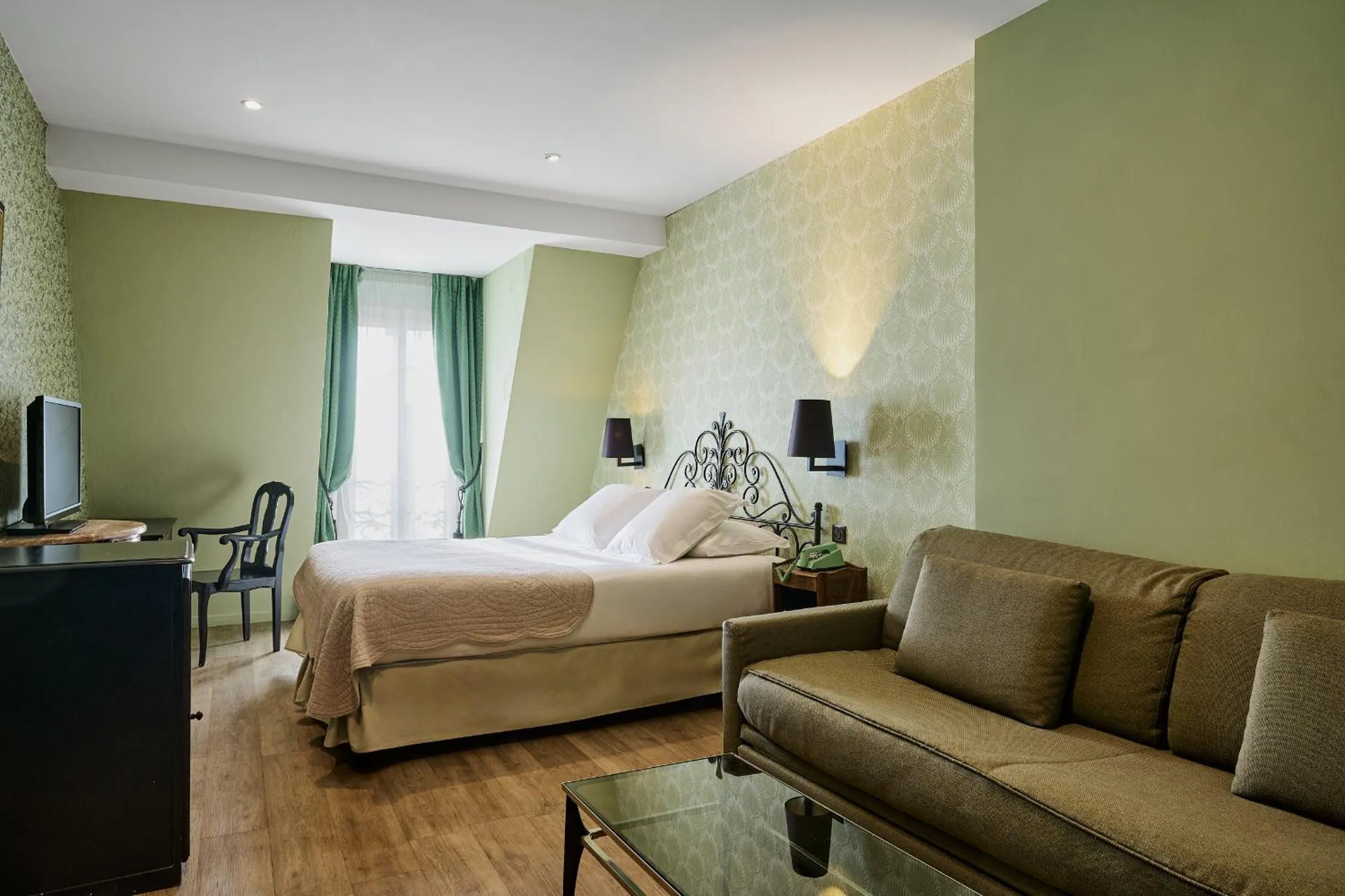 Bedroom, Bed in Hotel Le Grimaldi by Happyculture