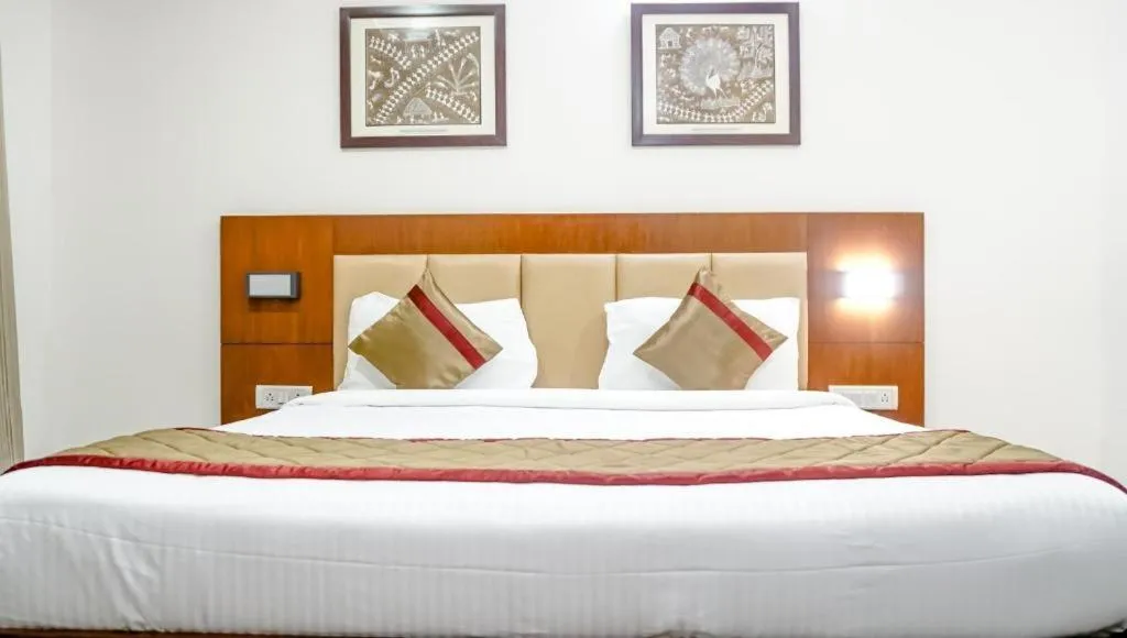 Bed in The Altruist Hotel Navi Mumbai-1
